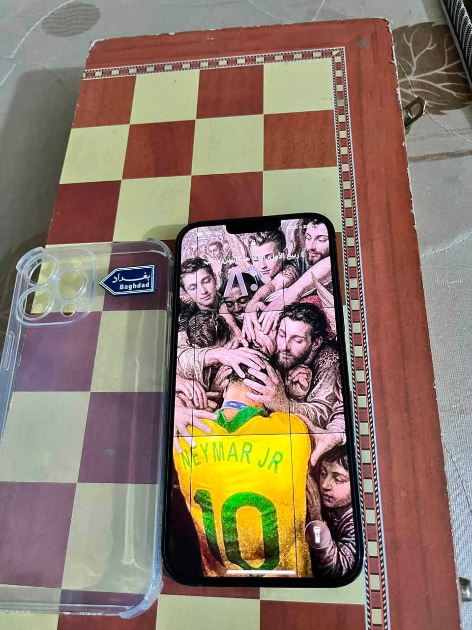 السلام عليكم 13 pro max  مبدل كامره  ذاكره 256 بطاريته 75 شاشه وبطاريه بلادي بيه سماعه فوك بيه خرخشه  فقط مكاني الدوره 500 بيه مجال (***********)
