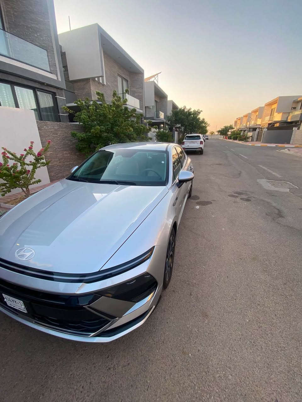 سوناتا 2025 الشكل الجديد الدخول على كتاب الشهداء 

مواصفات seL

فول مواصفات عدا. البانوراما. 

محرك 2500 تنفس طبيعي 

ماشيه 4000 مايل  

دشبول الكتروني. متصل مع شاشه كامله 

انظمه قياده متعدد

رادار امامي جانبي خلفي 

قياده اليه تحديد مسار 

لايت زينون عالي ناصي 

بك لايتLeD

مانع تصادم امامي خلفي 

بصمه تشغيل +بصمه ابواب +تشغيل عن بعد 

كشن كهرباء 

تدفئة كشنات اماميه 

اوتو هولد 

توقف ذاتي اثناء الازدحام 

تحكمات استيرن فول 

سايد بريك بصمه 

صندوك ذكي +بصمه

كير تعليك النظام الجديد 

كامره خلفيه دواره 

شاشه نظام ابل كار بلي 

باقي المواصفات معروفه في السياره 

الضرر الدعاميه الاماميه فقط وراجعه بلاد بدون تبديل او تعديل سياره اخت الزيرو 

للاستفسار الاتصال (***********)
واتس اب(***********)
