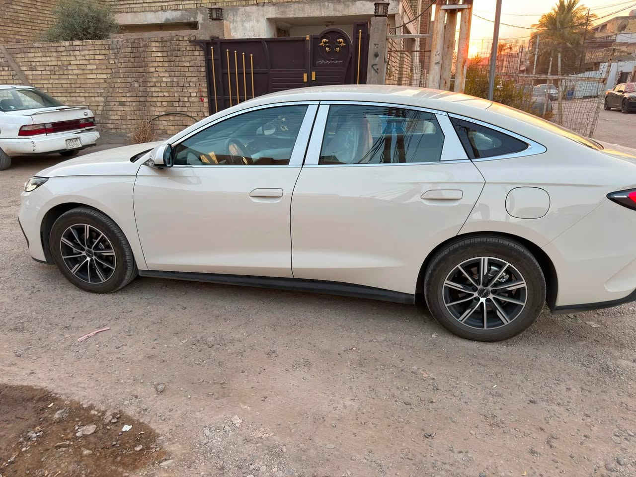 السلام عليكم للبيع byd seal6
Byd2025اللون مذكور بلصور 
السياره ما بيها اي نقص رقم اربيل بأسمي تحويل ثاني يوم 
ممشه السياره (18600كيلو)
مكان السياره بغداد حي الجهاد 
السياره معروضه ب 24،200 مليون وميتين وبيها مجال البياع شراي اعتذر منك السياره شرطها التحويل تواصل ***********
متواجد 24 ساعه
