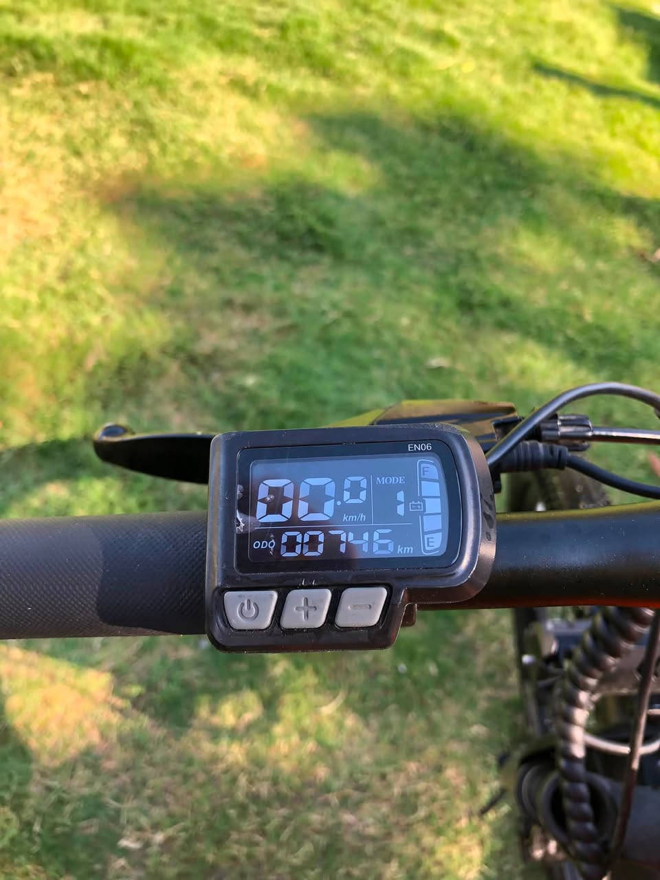 • 🚲 بايسكل كهربائي للبيع

• 📏 الحجم: 26 إنچ

• ⚡ المحرك: 250W

• 🔋 البطارية: ليثيوم 36V 10Ah

• 🔋 سعة البطارية: 360Wh

• 🔌 الشحن: 42V / 4A

• ⚙️ گيارات متعددة

• 🛞 إطارات MTB

• 🛑 ديسك أمامي وخلفي

• 🔧 مساعد أمامي

• 📟 شاشة/عداد كهربائي

• 🔋 بطارية JETECH

• 🟠 هيكل قوي ومناسب للاستخدام اليومي

• ✅ الدراجة شغالة وجاهزة للاستخدام

• 💰 السعر: 350 الف و بي مجال بسيط

📍 عنواني بغداد - الغزالية  / *********** واتساب او خاص
