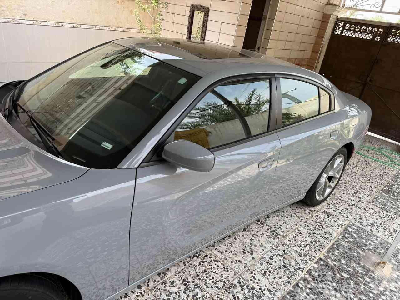 جارجر سموك موديل 2022 
مرقم باسمي بعد اسبوع واستلم اللوحات
دخول جديد السياره كفاله عامه 
فقط الدعاميه صبغ سونار موجود 
ماشيه 79
محرك 3600
فول مواصفات شنو بالك بيها
حداده جديده تخم تاير جديد
بيها سبير وجك
اديرلها دهن كله امزويل
السعر 250
***********
