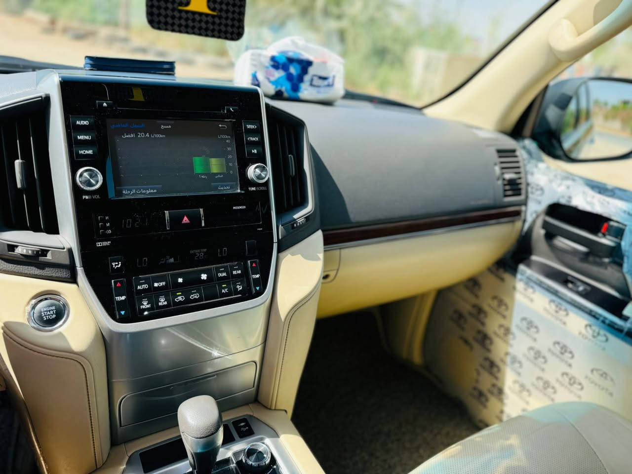 السلام عليكم لاندكروز موديل 2016  ماشه 103 قابله للزياده مكفوله عل وضع الشركه سبير مانازل السعر 460 وبيه مجال ‏ بسيط ‪***********‬‏ 

‏‪
