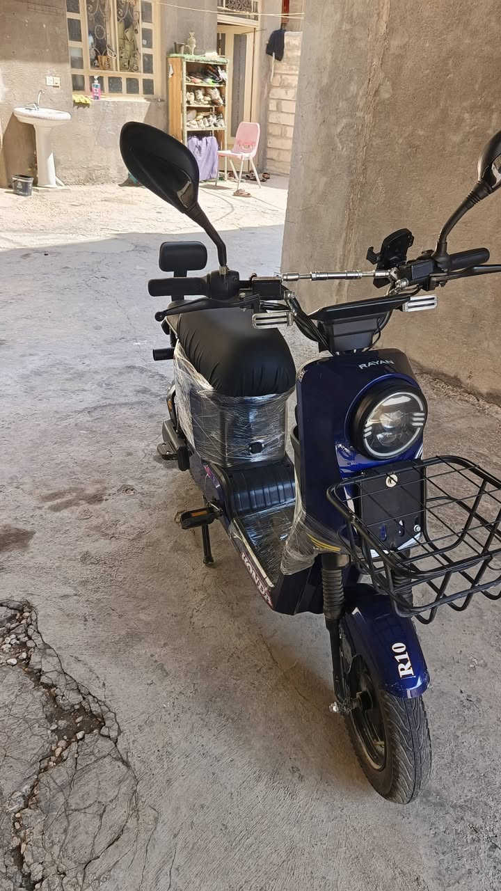 بايسكل R10
مديل . 2025.
الون . ازرك .
البطاريات . 5 كبار ولي احمد.
كهرباءات كلها شغاله
البايسكل انضف من الصور 
العنوان . كربلاء الحر.
السعر .480.
للتواصل . ***********
