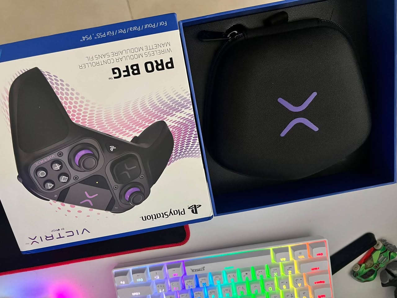 للبيع Victrix Pro BFG 🎮🔥
* Wireless + Wired
* متوافقة مع PS5 / PS4 / PC
* 4 أزرار خلفية قابلة للبرمجة
* تصميم Modular وتكدر تبدّل أماكن/قطع الأنالوك والـD-Pad
* Trigger Stops
* أكثر من Profile للحفظ
* تجي ويا Wireless Dongle + USB-C Cable
* جديده هستوني فتحتها مستخدمه ساعه وحده فقط 
اخذتها ب 250 وراح ابيعها ب 200
