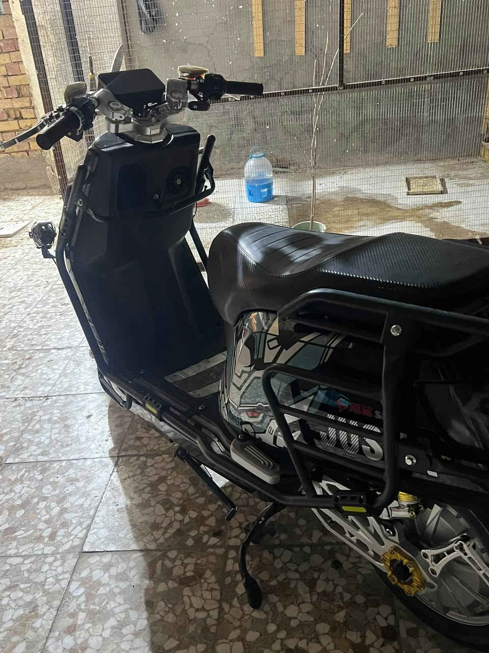 سلام عليكم 
دراجه شحن كاسحه مزوده موديل 2026 
6 بطاريات 🔋الواحده 42 امبير الحجم الاكبر 
ملف 3000 نحاس ضد الماء اقوى ملف دراجه شحن سرعه 120 حقيقي 
مواصفات 
لد عالي جداً 
مزوده بـ رماش بلادي عالي جداً 
دسكات رياضي 
درع حمايه 180 درجه 
اربع اشاير 
ويل رياضي 
دي جي عالي 
مثبت سرعه 
نضام البك R 
نضام P الوقوف 
ستيرن رياضي ينفتح وينسد نفس البطح 
صندوق داخلي 
دبلات قويه 
مكفوله من الشخط 
مكان نجف 
تواصل *********** واتساب واتصال
سعر مليون وبيها مجال
