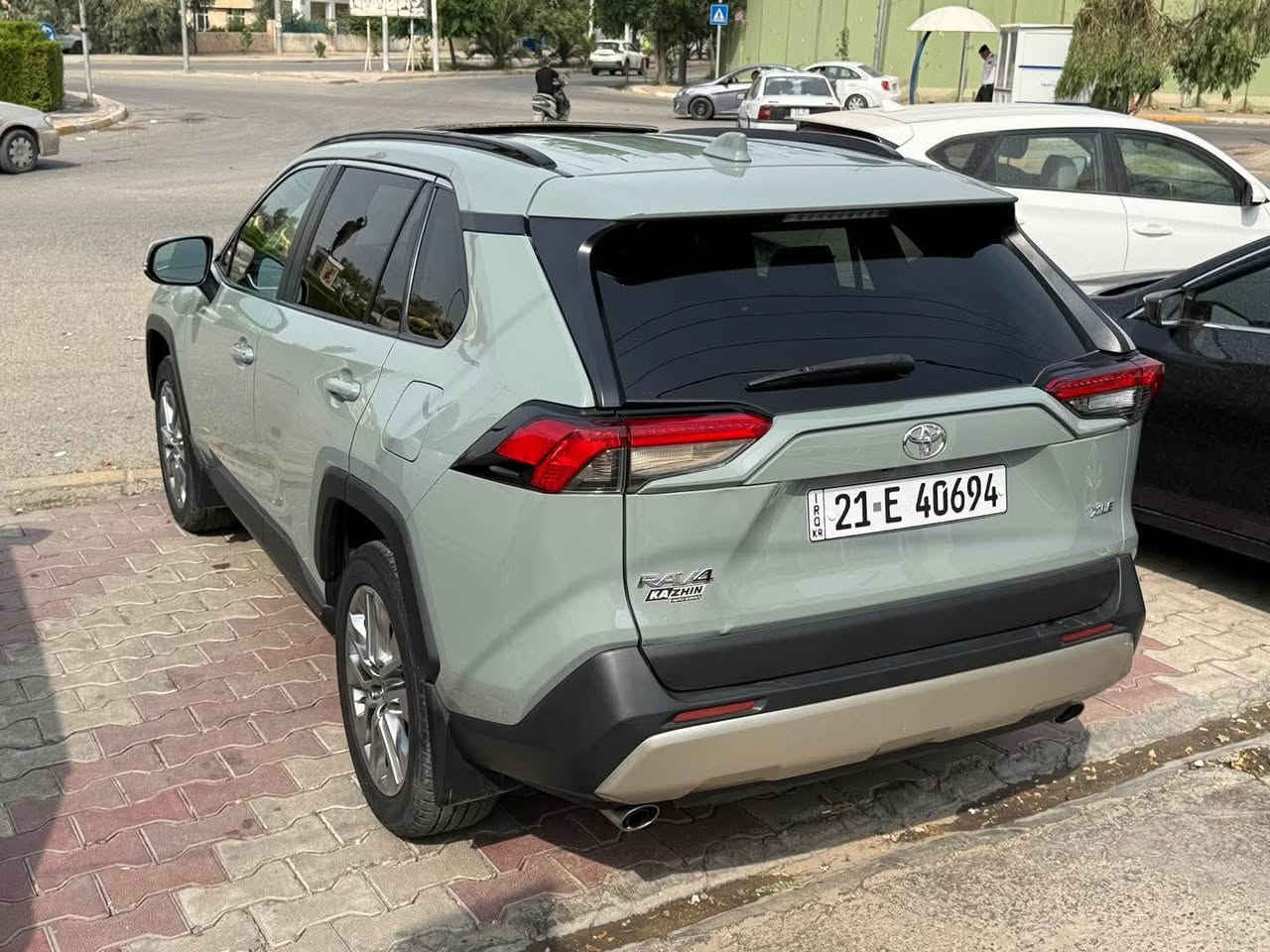 راف4 XLE • ٤٨٠٠٠ كم • بدون صبغ او تبديل