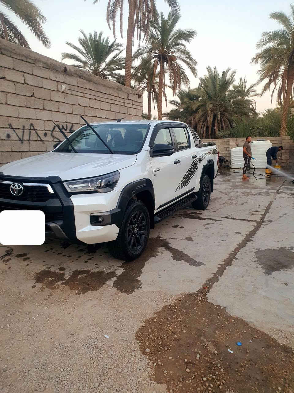 سلام عليكم سيارة للبيع هايلكس موديل 2024 ماشيه 60 رقم بغداد سعر 350 رقم للتواصل ***********
