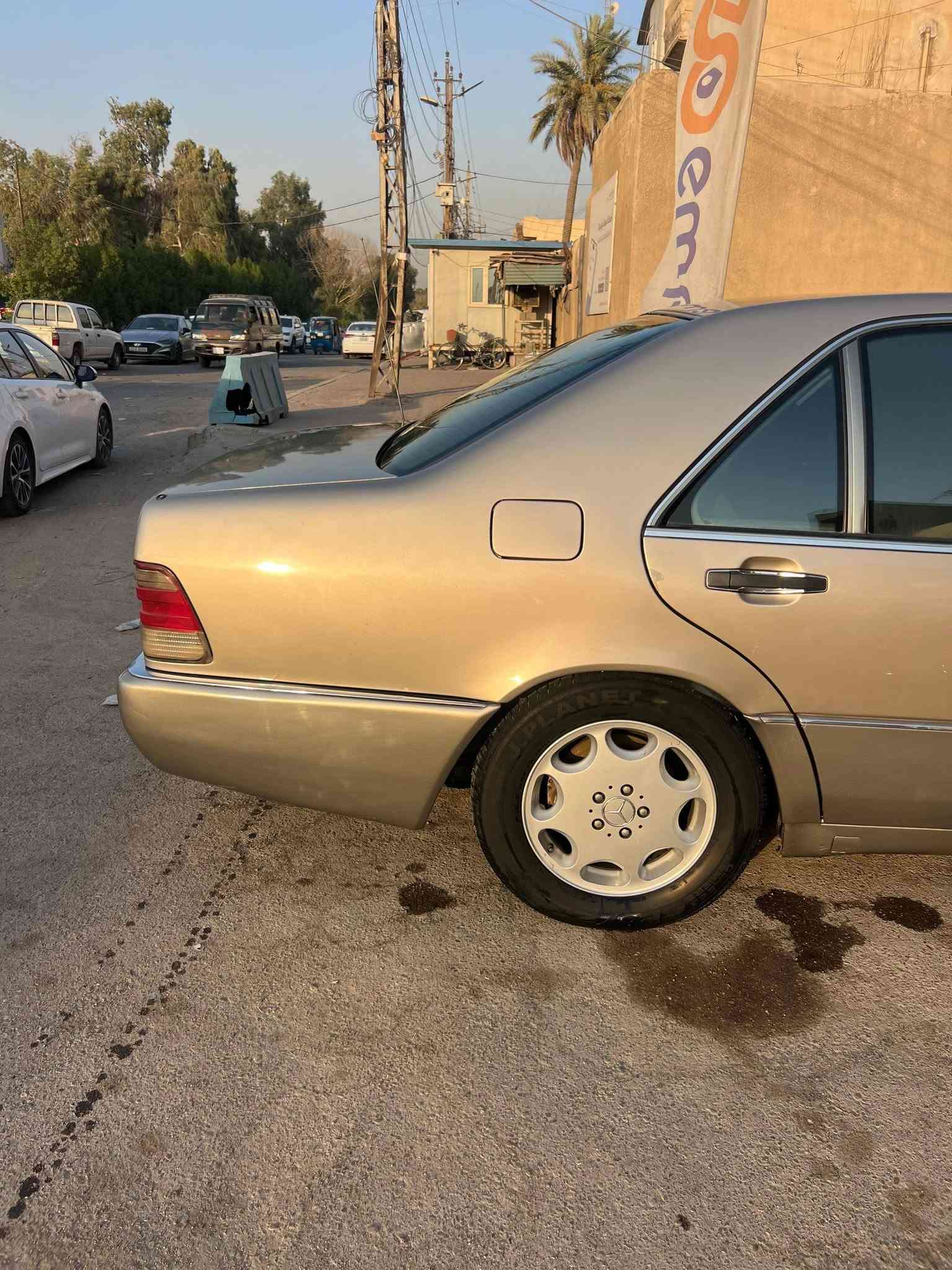 سلام عليكم شباب للبيع شبح موديل 93 سياره جاهزه بوب شفط فتحه كشنات كهرباء اريل كهرباء ماسحات لايت كله شغال مكينه 320خراطيم شرط سياره لوك جديد رقم  انكليزي بسمي مكانها بغداد ابو غريب زيتون سعرها 75موبايل *********** غرفتها لوك جلد بلادي
