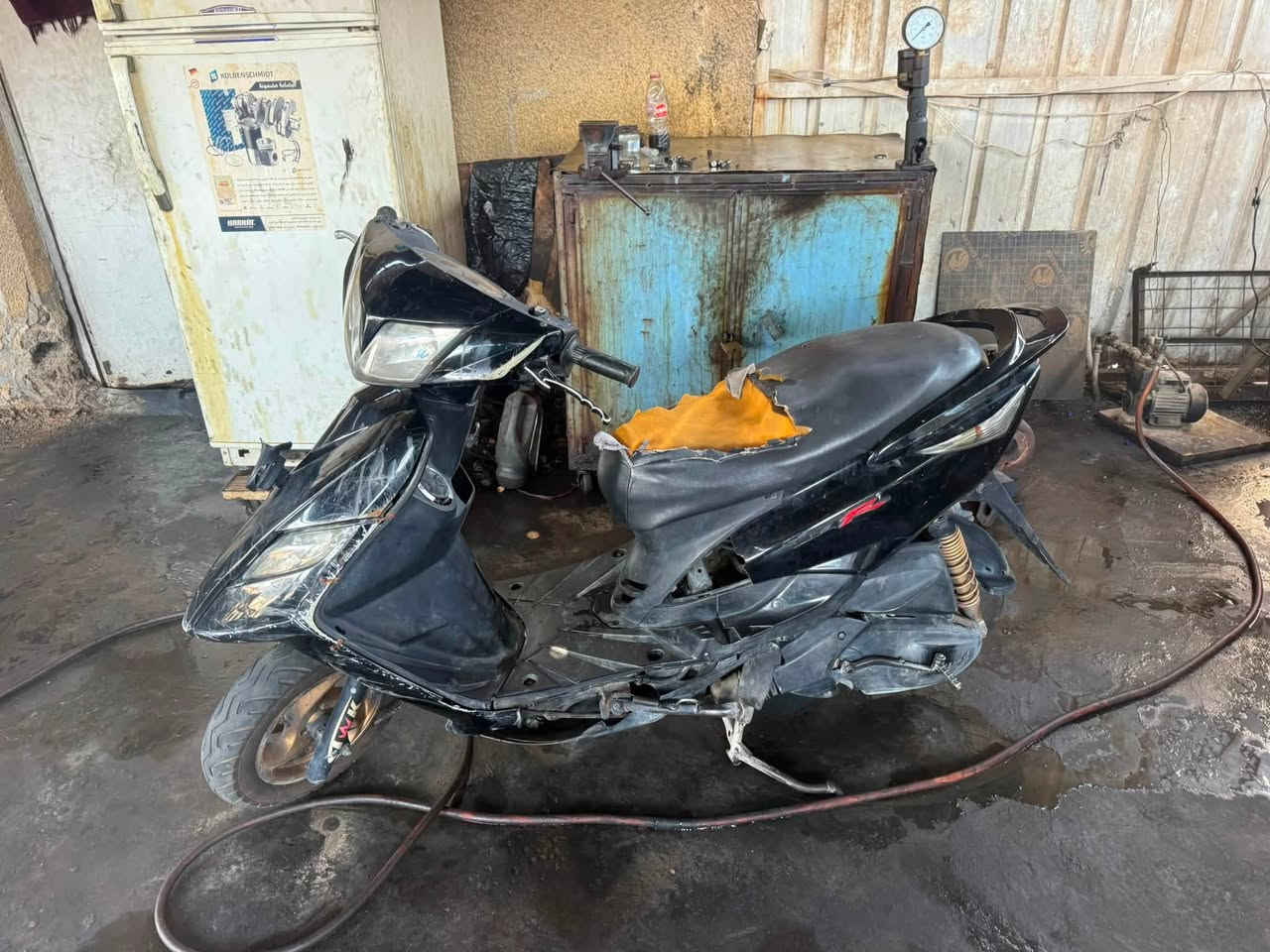 ثعلب نقص باتري وبريكات وكابريتر تطوف دراجة شغاله بس كابريتر تطوف السعر 250 بغداد الشعب ***********
