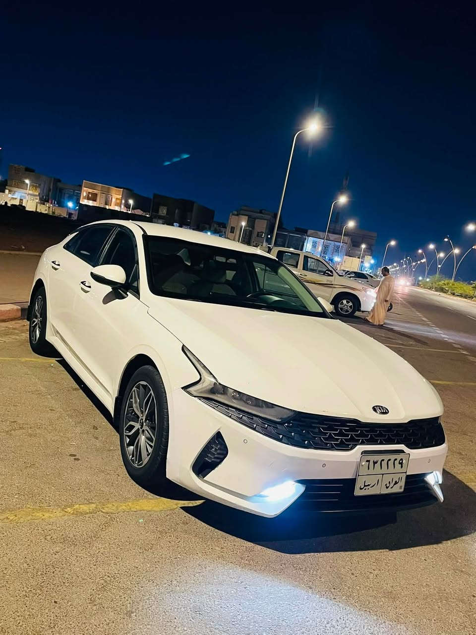 السلام عليكم
كي فايف 21 خليجي
محرك 2000 دوش 
رقم اربيل 
فول مواصفات عدا الفتحه 
سعر 155 وبيها مجال 
مكاني بصرة
***********
