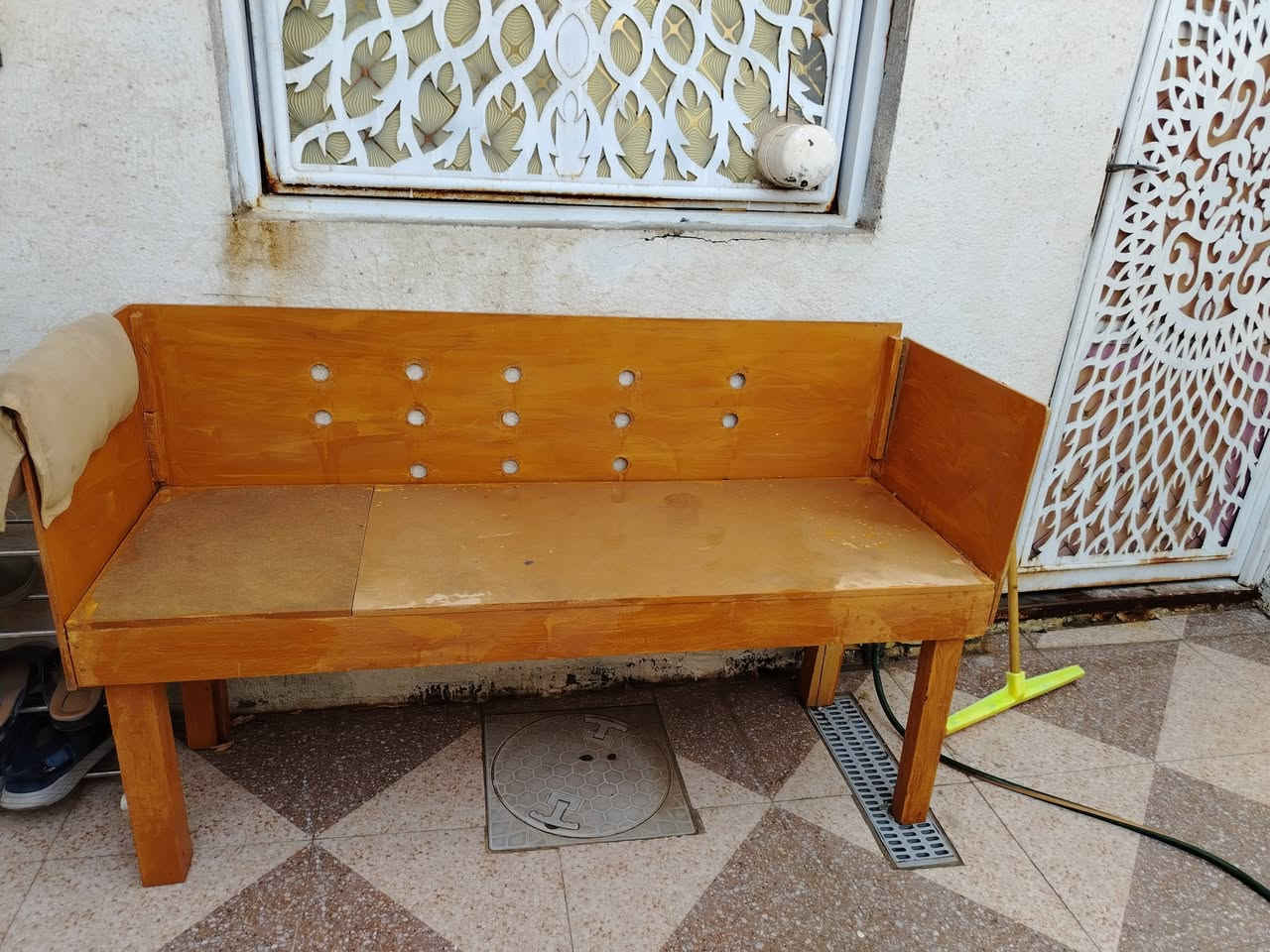 السلام عليكم
ديوان أرضي اربع دواشك والقطع نفس الموضح بالفديو ب٥٠
جرباية طفل شغل عراقي تصير بصف جربايةالأم طول مترةونص عرض نص مترة ب٢٥
دوشك جرباية الطفل فصلتةفصال نفس قياس جربايةالطفل ضغط عالي ب١٠
بردة مع الماسكات طول ٣امتاروعرض القطعتين ٣ ب١٨
