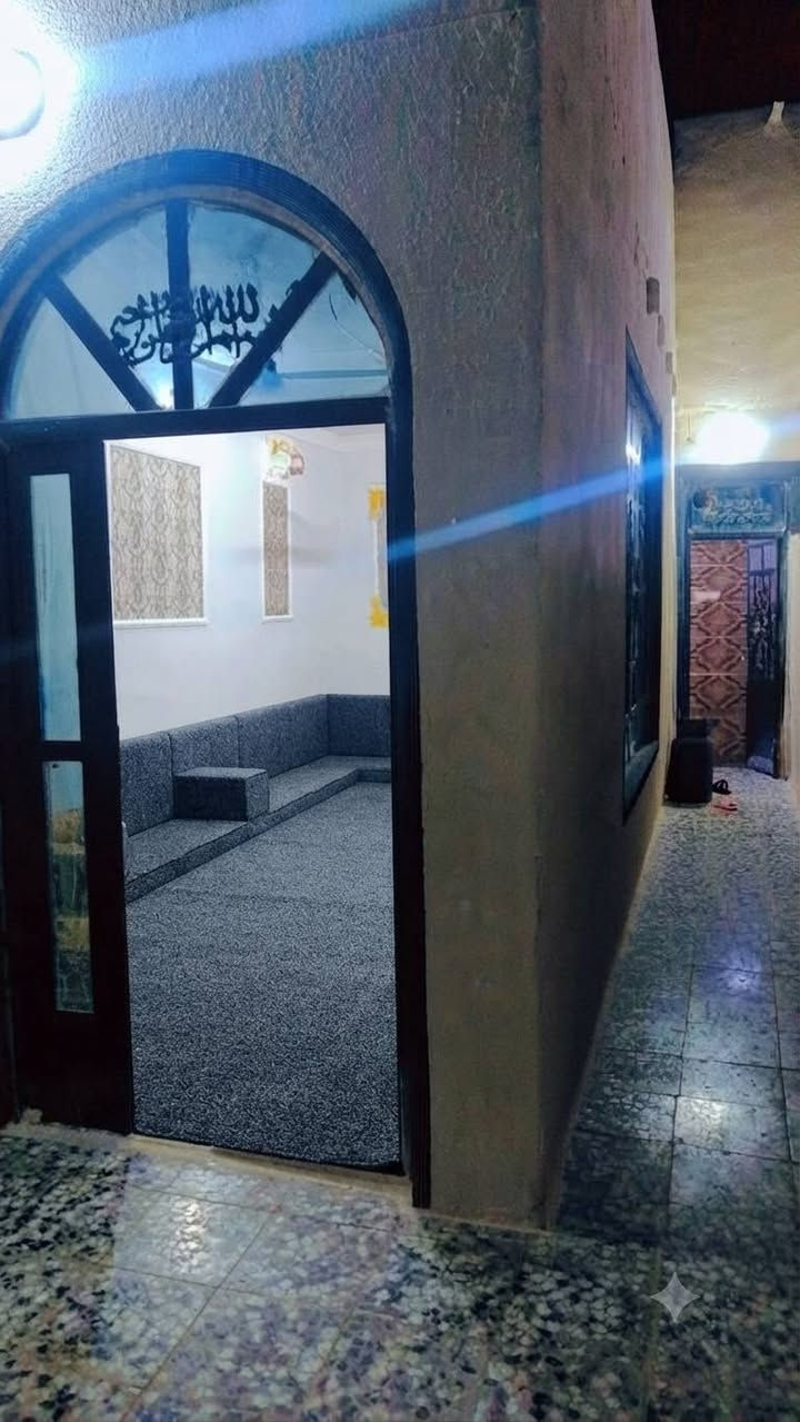 يا الله السلام عليكم بيت ٨٠ متر واجها ٤ ونزال ٢٠ بناء بلوك عكاده بحي النداء بل ٥٩ رابع قطعه عن شارع ٦٠ الترابي الاخير بي غرفه صاله مطبخ استقبال تخاريج بيت بسمي نضيف  سعر البيت ٥٢ وبي مجال بصيط شراي تعال شوفه  او اتصل ***********
