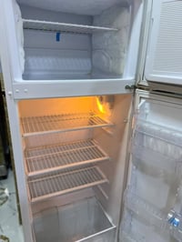 ثلاجه • نضيفه • بدون عطل