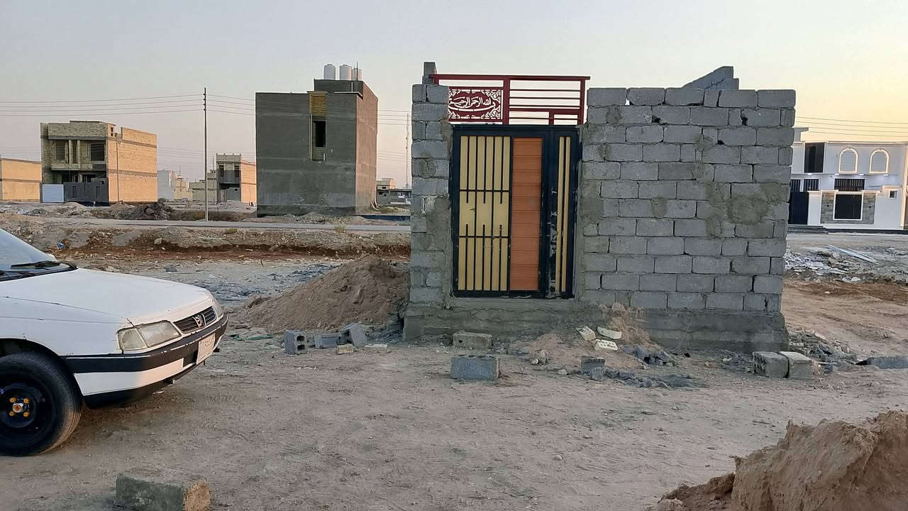 🏠 هيكل بلوك للبيع في كربلاء –50متر
قياس القطعه 4.28×12.5
📍 الموقع: مجمع حي الجامعة – خلف جامعة كربلاء
📜 الطابو: زراعي – سند 25
⚖️ إقرار محكمة
💧 ماء متوفر
⚡ كهرباء متوفرة
🛣️ تبليط شارع بعرض 8 أمتار
🚰 مجاري متوفرة
🕌 يبعد حوالي 10 دقائق بالسيارة عن الإمام

💰 السعر: 19مليون دينار عراقي

📞 للاستفسار والتواصل:
***********
📱 اتصال – واتساب – مراسلة الحساب

البيع مباشر.
ملاحضة الشارع تبليط لكن غير واضح بسبب تراب العمل

نص مكتوب في الصور:
- اسواق ركن الجامعه فريحه
