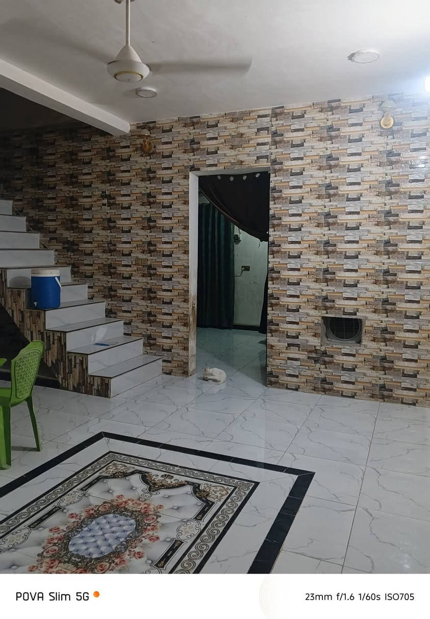 السلام عليكم بيت للبيع المساحه 300متر  طريق ديوانيه دغاره يبعد عن الشارع العام 200متر ‏‪***********‬‏

نص مكتوب في الصور:
- POVA Slim 5G 23mm f/1.6 1/30s ISO828
- POVA Slim 5G 23mm f/1.6 1/24s ISO1759