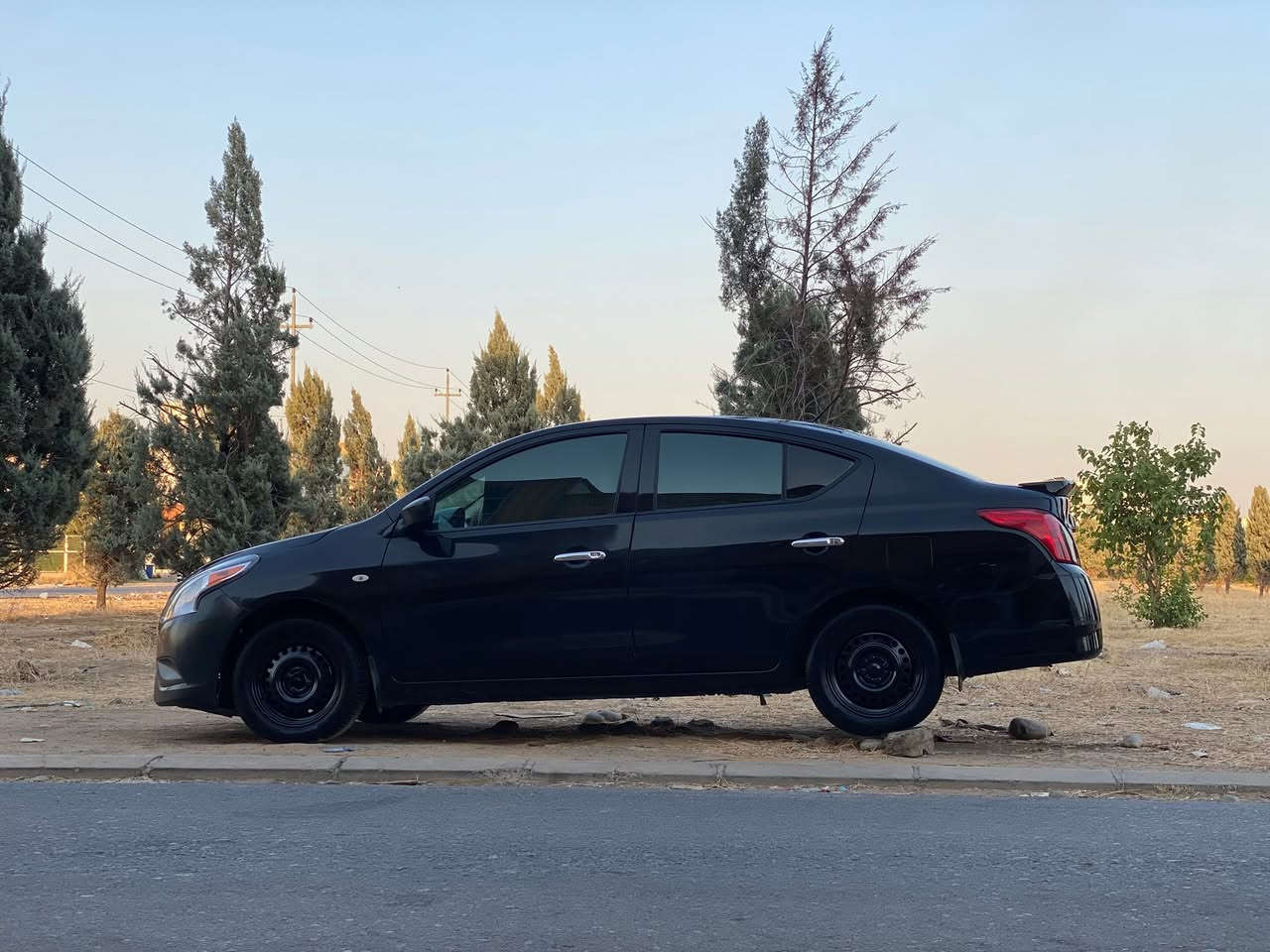 فيرسا versa 2017
SV 
٧$ ورقه غرامه 
گيج اليكتروني. 
تحديدي سرعة 
تحكامت سترين فول 
جام كهربايي 
قفل مركزي 
يده نيكل
ماشية ١٠٦ الف 
دژه خليسكان 
اوينه مرايه كهربايي 
تربيد سارد و گرم 
٣ بارجه و نيو صبوخه بي داخل
ارباگ به س سوكان راجع سيستم
 گير مكينه كهرباياات هه موو به شه رت
ت/***********
