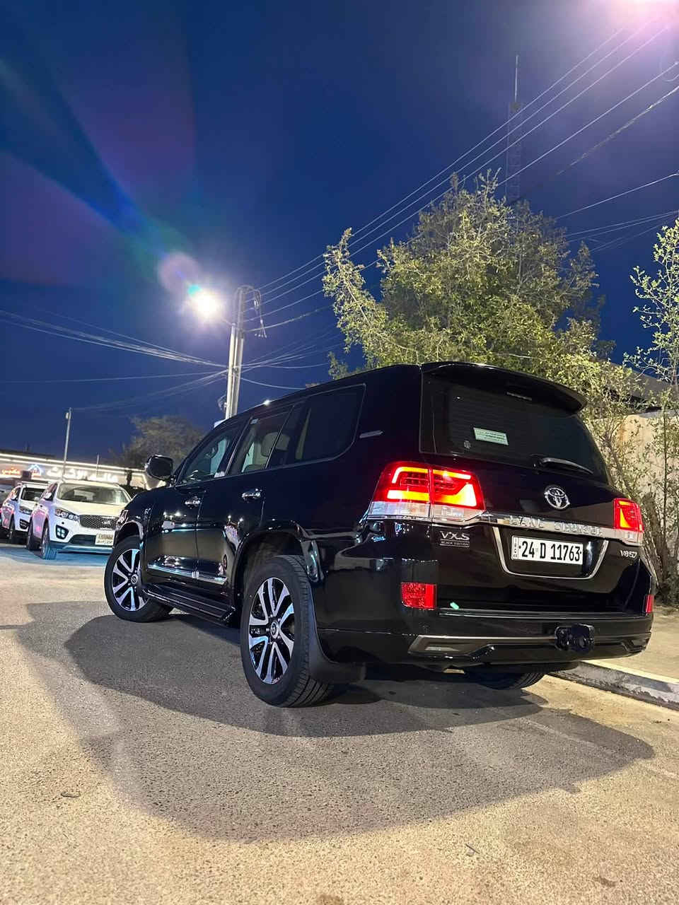 السلام عليكم 
لاندكروزر 2018 VXS لون اسود Black edition￼
5700/8 سلندر
كامل موصفات مكفولة كفالة عامة من كلشي بأستثناء صبغ تجميلي بالمدگر اليسار الخلفي 
السيارة جديده ونظيفه شرط الفحص 
موصفات لكزز جكات 
السيارة مغلفة PPF بالكامل 
دواخل السيارة بيجي 
الرقم شمالي جديد وهزة بأسمي تحويل ثاني يوم 
السيارة ماشية 120 الف حقيقي 
فتحة سقف 
رادرات 
كاميرات 
مستشعر توقف 
تبريد وتدفئة كشنات
ما أتكلم كثير عنها لان الكل يعرف مواصفات الـ VXS 
المكان : الناصرية 
رقم الموبايل: *********** واتساب وهاتف 
السعر 5 شدات وربع 

" والمراوس بـ لگزز 2021 فقط "

