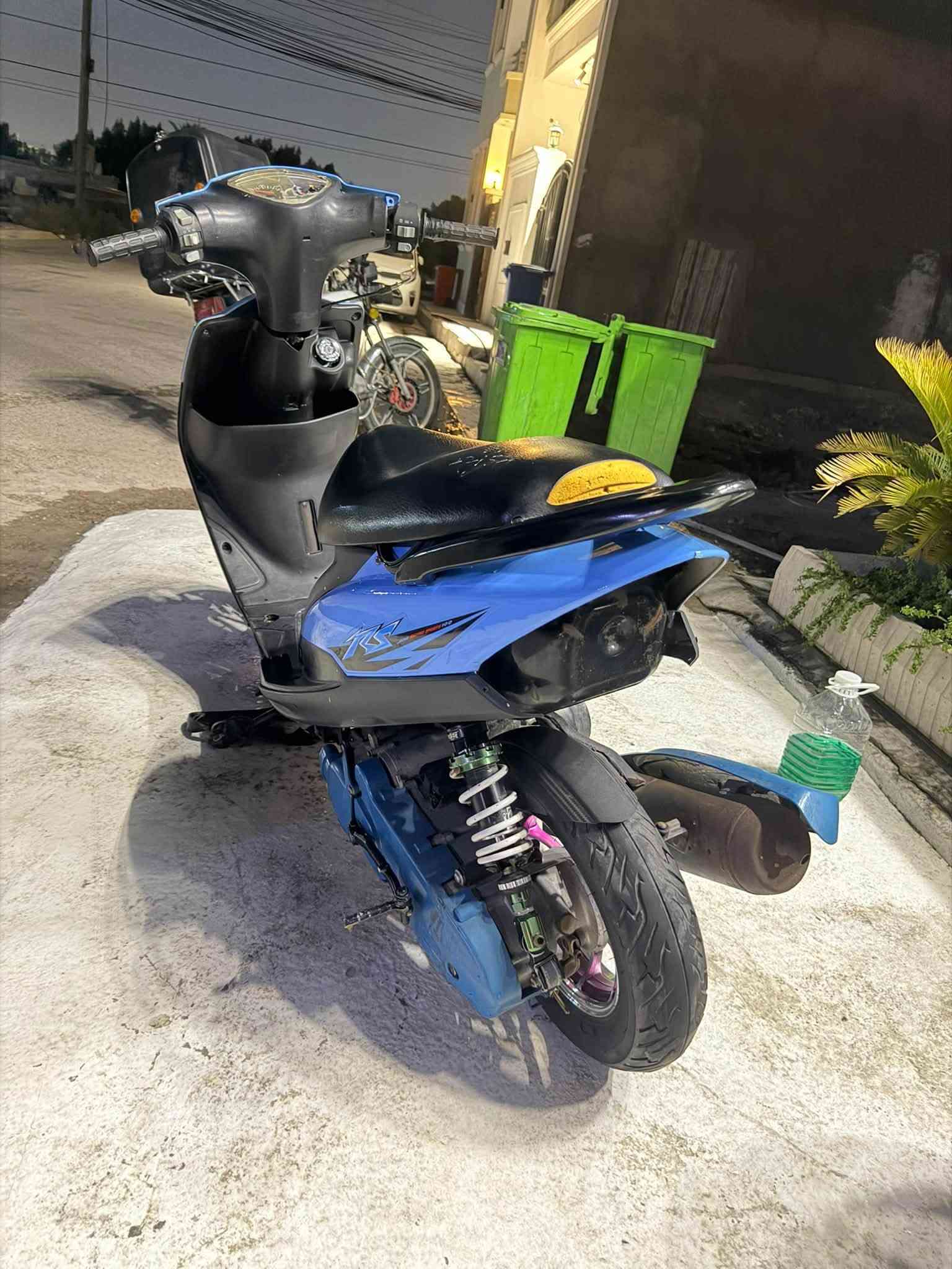 ماكس هعدلة للبيع مكينه راجعه رياضي بدلتلها دهن شو طلع دخانه بسيطه كلش رايدها 450 ورقمي *********** واتساب

