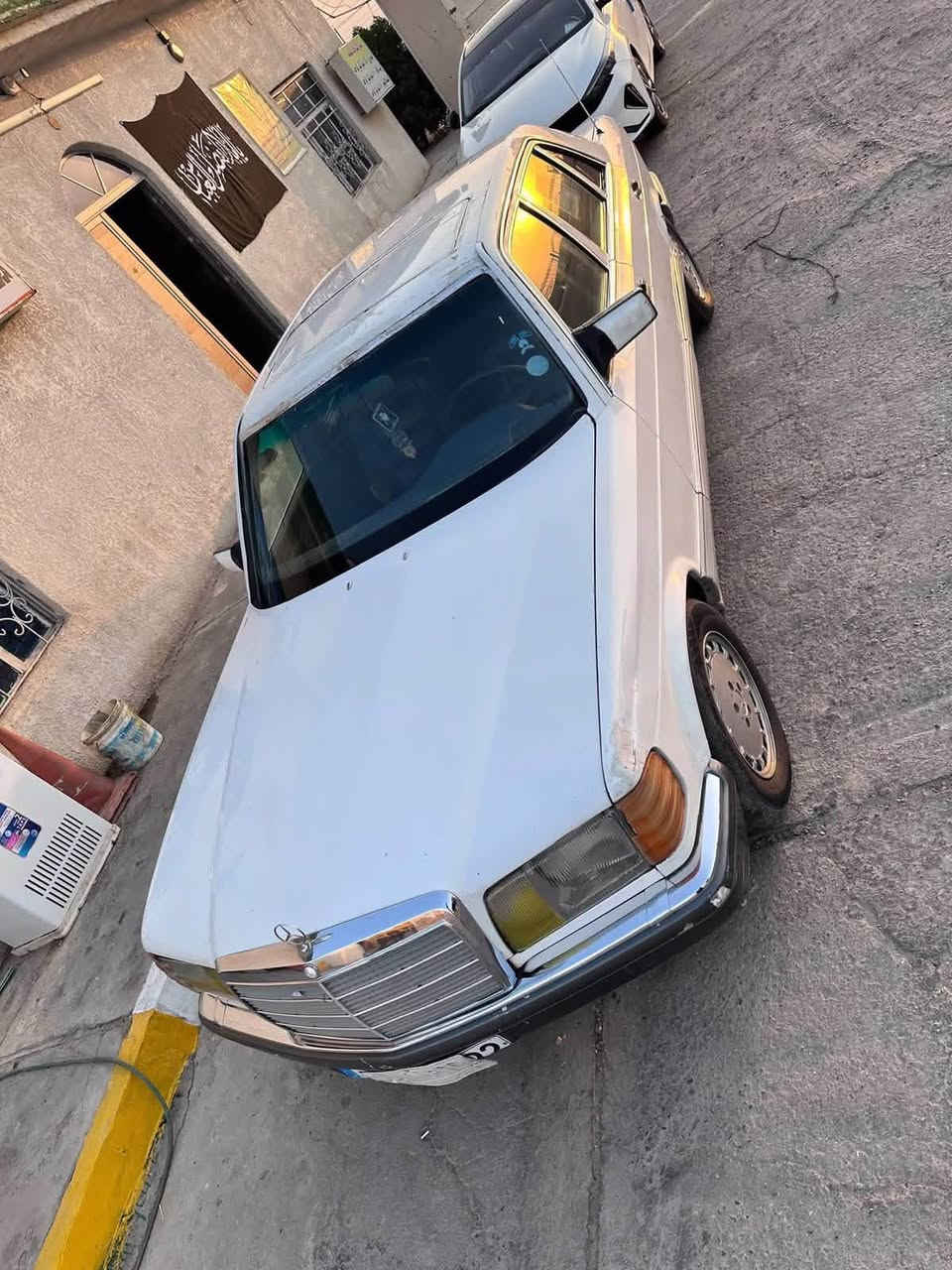 السلام عليكم مارسدس رئاسي للبيع مديل 1988 محرك VVT3000 كير جديد  رقم بصره سنويه ل 2028 
كشنات جلد كشنات كهرباء ستيرن كهرباء دبل هورن السعر 34$
المكان البصره /قضاء القرنه ((غير متواجد على الخاص)) ***********
لا اتواجد فيس فقط واتساب اتصال ⁉️
