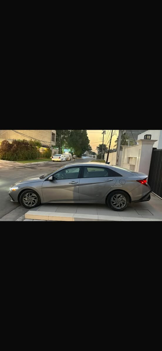 للبيع | Hyundai Elantra 2024 SEL 🇺🇸
🔹 هيونداي النترا 2024 SEL🔹 وارد أمريكي 🇺🇸  رقم بغداد محرك 2.0 دوش بانزين  ممشى السياره 42 الف mi فقط وقابل للزياده 
المواصفات:
تشغيل عن بعد 
البصمه الكبيره 
شاشة متصلة (عداد ديجتل + شاشة وسطية)
تدعم 
Apple CarPlay & Android 
.كاميرا خلفية أصلية
.خرائط Navigation
.تبريد مناخين منفصل 
مثبت سرعة تفاعلي  
✅ نظام المحافظة على المسار (Lane Keep Assist)
✅ نظام التحذير من 
الاصطدام الأمامي
اوتو بريك 
تحذير الخروج عن المسار
تحكم ستيرن  جهتين
مرايا تحكم كهربائي 
ويل   ألمنيوم أصلية رصاصي 
✅ إنارة LED نهارية
:ضرر السياره :
الضرر دعاميه  خلفية فقط  بيها قطعتين كلير امريكا جاملغ خلفي وباب فقط، 
صور الحادث موجوده 
لا شاصي لا لغد السياره
 ( بجم كبس )
جميع الايرباك سليم
كتلوك السياره موجود 
السعر :160$ وبيها مجال بسيط 
للتواصل : ***********
