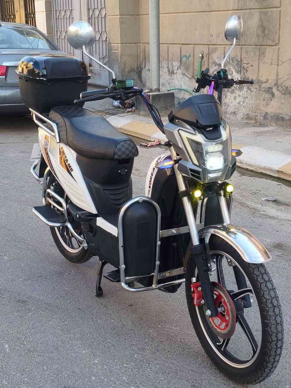 دراجة هارلي موديل 25 كوري ام ار 6 بطاريات استخدام 5 اشهر فوول نظافة ..
سـرعــة الدراجــة .. 109 .. حقيقي ..
البطاريات عدد 6 فول الفول وعالفحص ..
 نظام P بارك .. كهربائيات كلها شغالة .. MP3 🎶 داخلي .. نشرات بالصفحات ملونة .. دبلات غازية فول ..
اشاير ⬅️➡️ .. دبل اشارة .. اربع سرع .. تثبيت سرعة .. ستاند موبايل .. شاشة تحديد العطل .. لايت عالي ناصي + دبل زنون اضافي اصفر ابيض ..
الدراجة أستخدام قليل وبعدهي اخت الجديدة ..
الســعـر .. 500 .. وبـي مـجال ..
*********** .. واتسـاب ..
