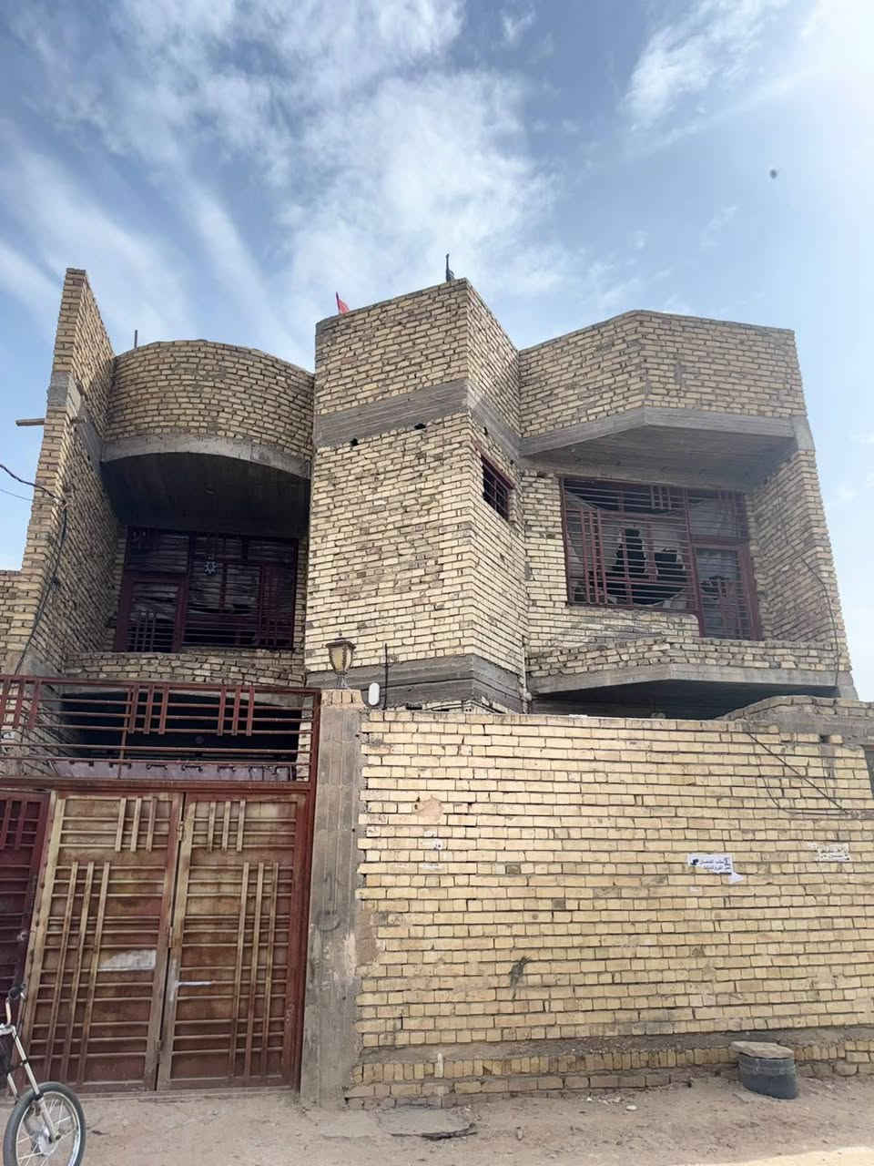 حي الساهرون منطقة ٢٥ • ٢٠٠م • طابقين بناء حديث