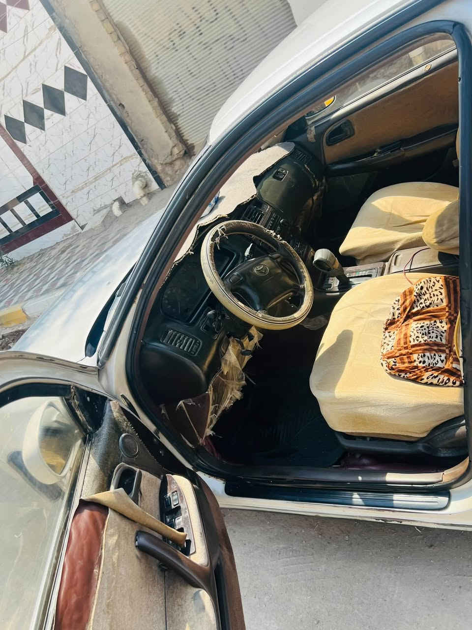 السلام عليكم

كرستا للبيع موديل 1995 لون ابيض لؤلؤي مكينه ونجي جديده كير حداديه جاهزه نقصه بس تبريد كهربائيات كله شغاله سنويه ب اسم ولد من يمنه رقم ذي قار خصوصي 
مكانه الناصريه الشطره سعره 60 وبيه مجال للشراي 
***********
