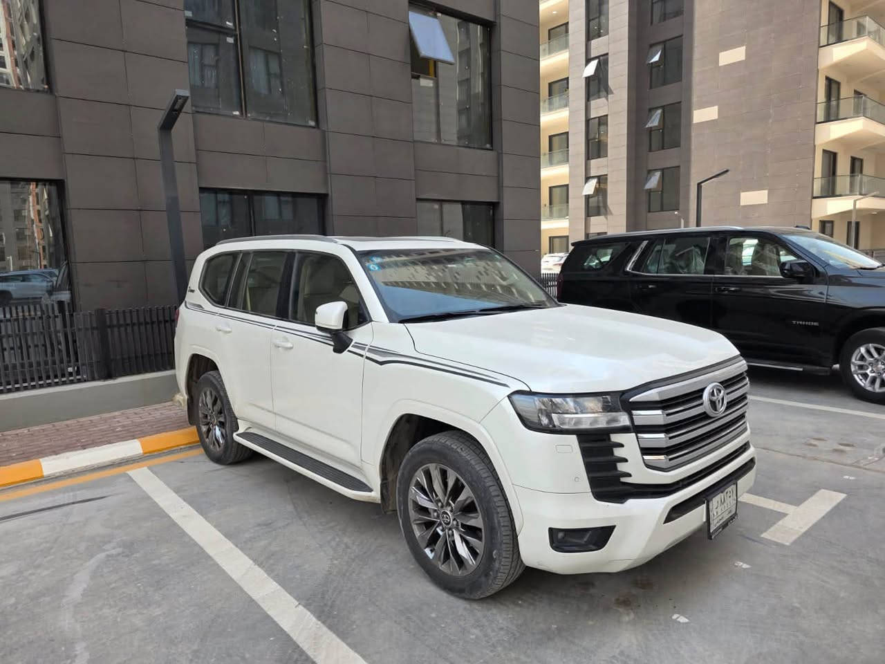 السلام عليكم لاندكروز GxR مواصفات ال gxr معروفة موديل ٢٠٢٢ ساز كفالة عام السيارة من الضرر او صبغ فقط رصعة اثر حصوة بال بنيد السيارة ماشية ٧٠ الف 
***********
