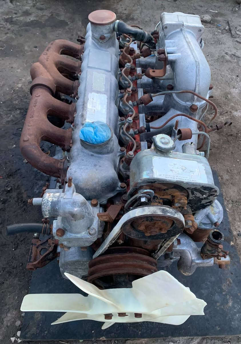 للبيع محرك وكير هينو سته سلندر بيها بخار السعر عشره وبيها مجال  قليل (بيها فطر بلتايم كيس بكد الإصبع ) المكان المحموديه الهاتف ***********
