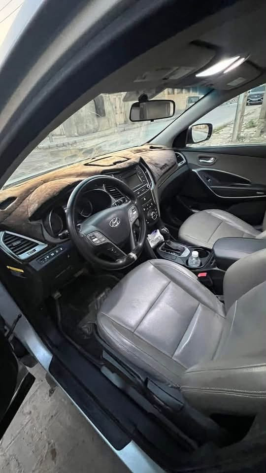 سلام عليكم سيارة سنتافي فئة الرياضي موديل 2018  ميكنة 2400  gdiوارد أمريكي ضربتها جاملغ ايمن   وبيها رشات صبغ ماشية 79   ميل كشنات جلد بيها نضام الإيكو الاقتصادي و نضام السبورت 
 مثبت سرعه و مانع انزلاق كفاله الگير والمحرك 
كشنات جلد  تخم تاير جديد سياره  
تجي تفحص بيدك وتدلل  سونار السياره موجود 
وسعرها كلش كلش مناسب مستعجل ع بيع 
 لمعرفة سعرها و تفاصيل السونار واتساب  ***********
