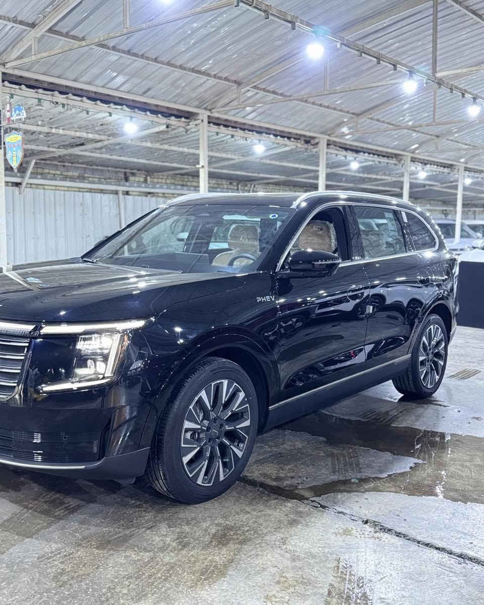 توفر لدينا من جديد 
سوئيست S08 1.5L Premium ‎ (بلگ-إن هايبرد🔋)

الموديل: 2027 (خليجي)
العداد: صفر كيلو متر
‼️مرقم بغداد جاهز ‼️
المحرك: 1.5 لتر. 4 أسطوانات تيربو، حقن مباشر / نظام هايبرد قابل للشحن (بلك-ان هايبرد)
القوة الاجمالية 347 حصان
عزم الدوران الاجمالي (نيوتن-م.): 525
ناقل الحركة: أوتوماتيكي مخصص لنظام الهايبرد DHT
نظام الدفع: دفع امامي
سعة البطارية كيلووات/س: 18.4
مدى الرحلات بالكهرباء فقط : 85 كم - CLTC 120 كم WLTC
مدى الرحلات الإجمالي (باستخدام الكهرباء والبنزين) : 1350+ كم

استهلاك الوقود: 4.9 لتر لكل 100 كم

الضمان الأساسي: 6 سنوات أو 200,000 كم (أيهما أولا)
ضمان المحرك: 10 سنوات أو 1،000،000 كم (أيهما أولا / للمالك الأول)
ضمان البطارية: 8 سنوات او 150,000 كم ( ايهما اولا)

المواصفات:
*ويل قياس 20 إنچ
*فتحة سقف بانوراما 1.1 م
*الصندوق كهربائي
*مسند الذراع الوسطي مزود بثلاجة فريز وتدفئة
*مثبت سرعة مع رادار تفاعلي
*نظام القيادة شبه الذاتية
*نظام الكبح التلقائي في حالة الطوارئ
*نظام تحذير الاصطدام الامامي
*كاميرات محيطية 540 درجة
*حساسات أمامية وخلفية
* مراقبة النقطة العمياء
*نظام تحذير مغادرة المسار
* نظام المساعدة للبقاء في المسار
*نظام تحذير فتح الباب
*شاشة عرض ترفيهية قياس 15.6 إنچ
*شاشة عدادات رقمية قياس 10.25 إنچ
*نظام صوتي متطور 12 سماعة
*نظام ابل كار بلاي واندرويد أوتو لاسلكي
*شاحن هاتف لاسلكي سريع
*مقصورة الركاب من الجلد الطبيعي الفاخر
*مقعد السائق والراكب كهربائي
*مقعد السائق والراكب مبردة ومدفئة
*مقعد السائق و الراكب ذاكرة
* مقاعد الصف الثاني كهربائية
*مقتعد الصف الثالث كهربائية مع طي وفتح كهربائي بالكامل
* شاشة تحكم بالتبريد لمس ومنفصلة للصف الثاني
* نظام تبريد منفصل للصف الثاني و الثالث
*إنارة محيطية متعددة الالوان
*مصابيح أمامية وخلفية أوتوماتيكية LED مع مصابيح نهارية
*نظام التحكم الذكي بالإنارة العالية
*المرايا الجانبية قابلة للطي كهربائياً ومدفئة مع ذاكرة
*دخول ذكي (بصمة) وتشغيل عن بعد
*خاصية إغلاق نوافذ وفتحة السقف عن بعد
* نظام تنقية الهواء PM2.5 مع شاشة وفلتر تنقية الهواء(N95)
*ماسحات الزجاج الأمامي مع حساس للمطر
*وسائد هوائية امامية وجانبية عدد 6

❌للطلب والاستفسار :

📞***********
📞***********
📞***********
📍

#معرض_الفرقان_لتجارة_السيارات
#بغداد_الكريعات_نهاية_شارع_الوقف

