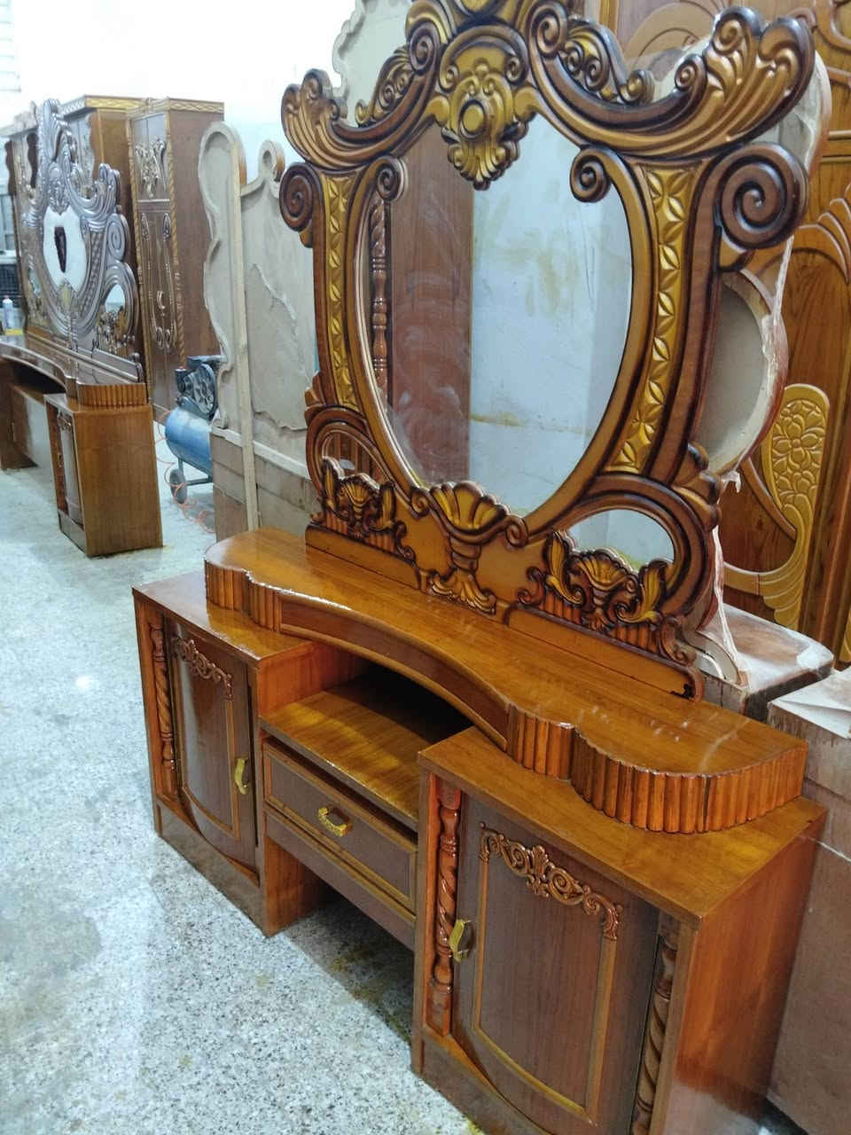 غرفة للبيع 6باب ملحق صاج داخل خارج حطاطه توصاه ثكيله دنك زان نظيفه السعر 850 الف وبيه مجال العنوان كاطون الرازي شارع ابو رباح قرب جامع أسماء الله الحسنى مزاد ابو كرار الغريباوي ***********
