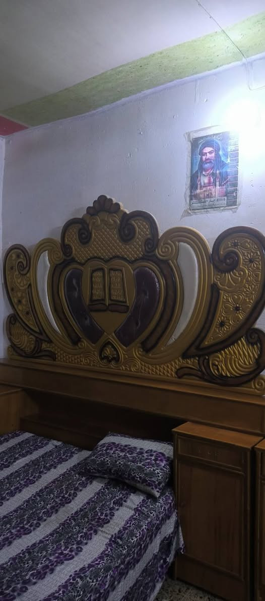 سلام عليكم غرفه اخشاب نضيفه كلش السعر 700 وبيهه مجال للطيبين
