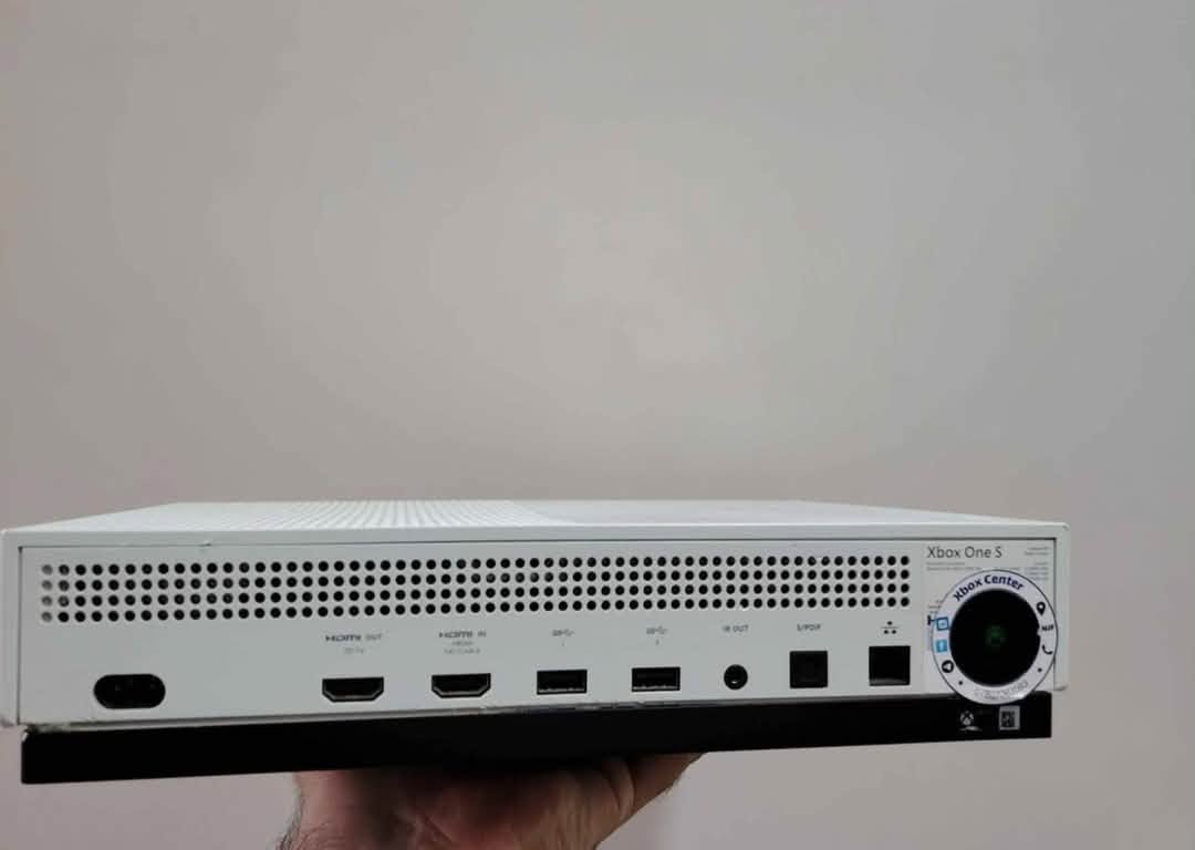 Xbox One s
500 كيكه بس لعبتين جي تي اي 5 وان بيس سعره 180 ومجال كلش قليل للتواصل ***********
