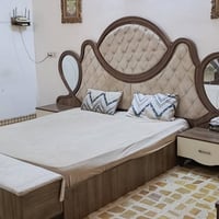 غرفة نوم ملكي • مستخدمة أقل سنة • اوف فايت جوزي