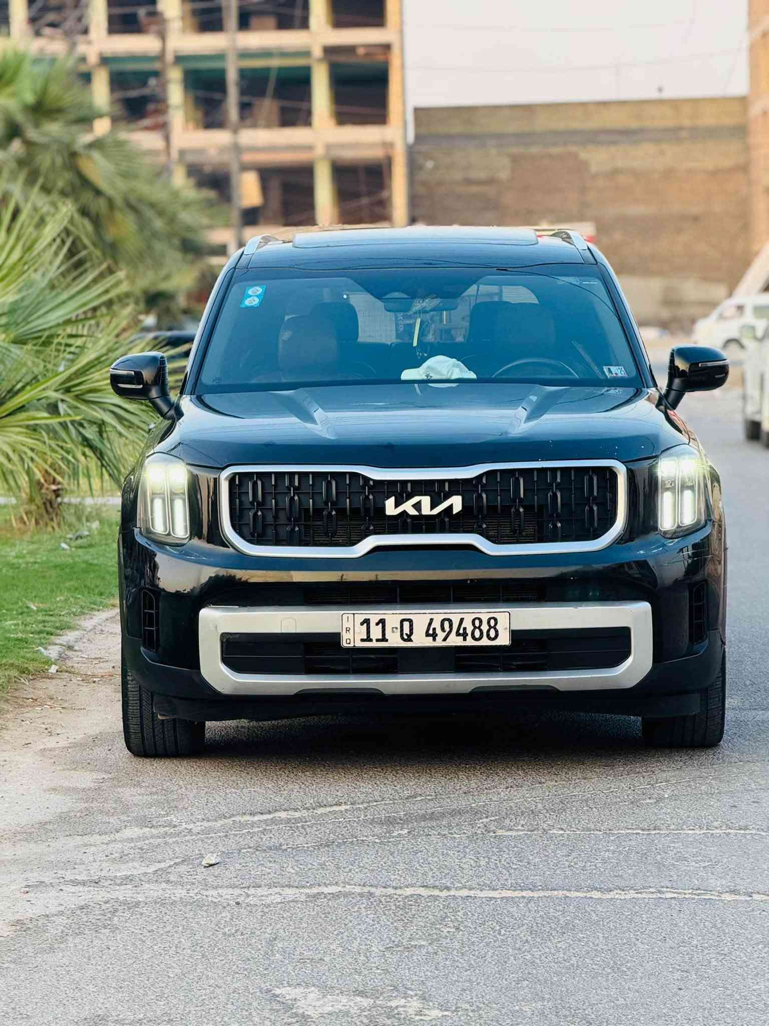 السلام عليكم 
كيا تيلورايد 2023 SX XLIn
السعر193 وبيها مجال 
رقم بغداد الجديد بسمي وهزه جديده
حجم المحرك 6 سلندر 3800.  كفاله 
عداد المسافة 60
بصمة ابواب وتشغيل عن بعد. 
زينون عالي ناصي آصل. 
فتحة سقف
رادر جانبي مانع اجتياز. 
فور ويل درايف 
تحديد مسار. 
كامرات محيطية. 
حساس حلفي. 
شاشة كبيرة متصل . 
تدفئة+تبريد الكراسي الامامية. 
تحكم ستيرن جهيتن. 
خزن ميموري متكامل 
حساس خلفي. 
سستم صوت متكامل. 
كنترول تبريد خلفي منفصل. 
كشن سياحي. Vip. 
رادر محيطيه 360 درجه 
الكراسي الامامية كهرباء. 
٧ راكب ٣ قطع تبريد. 
اشاير مري قابلة للطيء. 
مقاعد جلد حار بارد
 خمس كامرات 
السياره فول  مواصفات  
الحادث داخل المنشور والسونار كذالك 
بدون دواخل بدون ايرباك 
السيارة جديده متعوب عليه 
العنوان بغداد 
الاستفسار ***********
