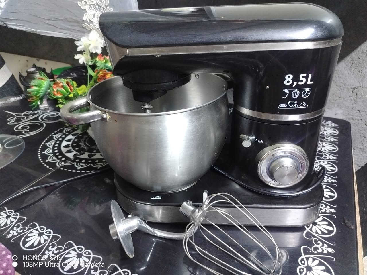عجانة 8 لتر ونص.  شركة النوال بعدهي بنضافتهة صار شهر ونص من اخذناهة. ب85 وبيهة مجال.  ***********   .ابو علي
