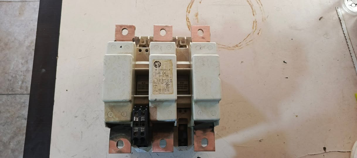 كنداكتر 760 امبير ايطالي لبيع 
***********
