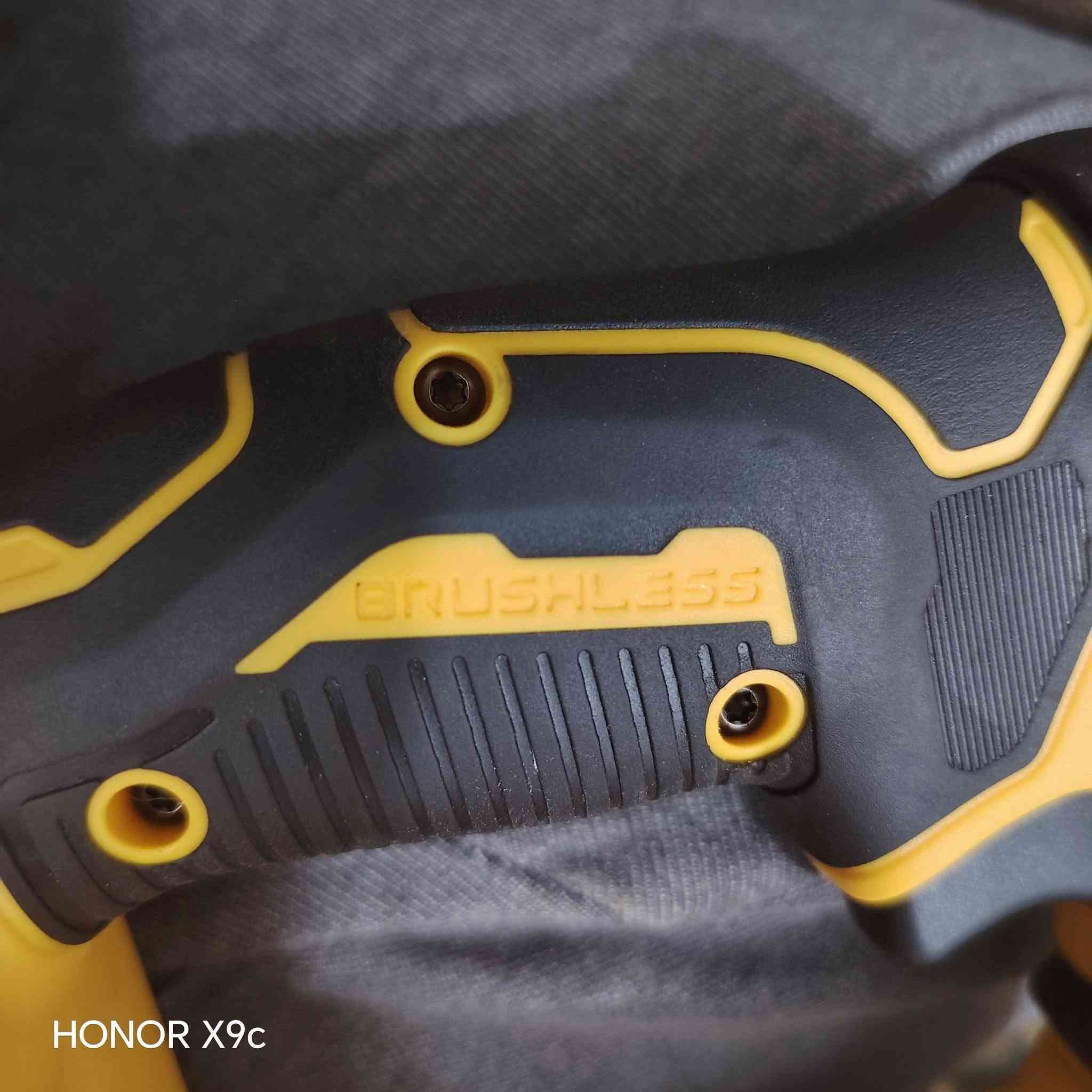 دريل همر تثقيب حجمة وسط فارغ بدون بطارية وشاحنة

نص مكتوب في الصور:
- HONOR X9c