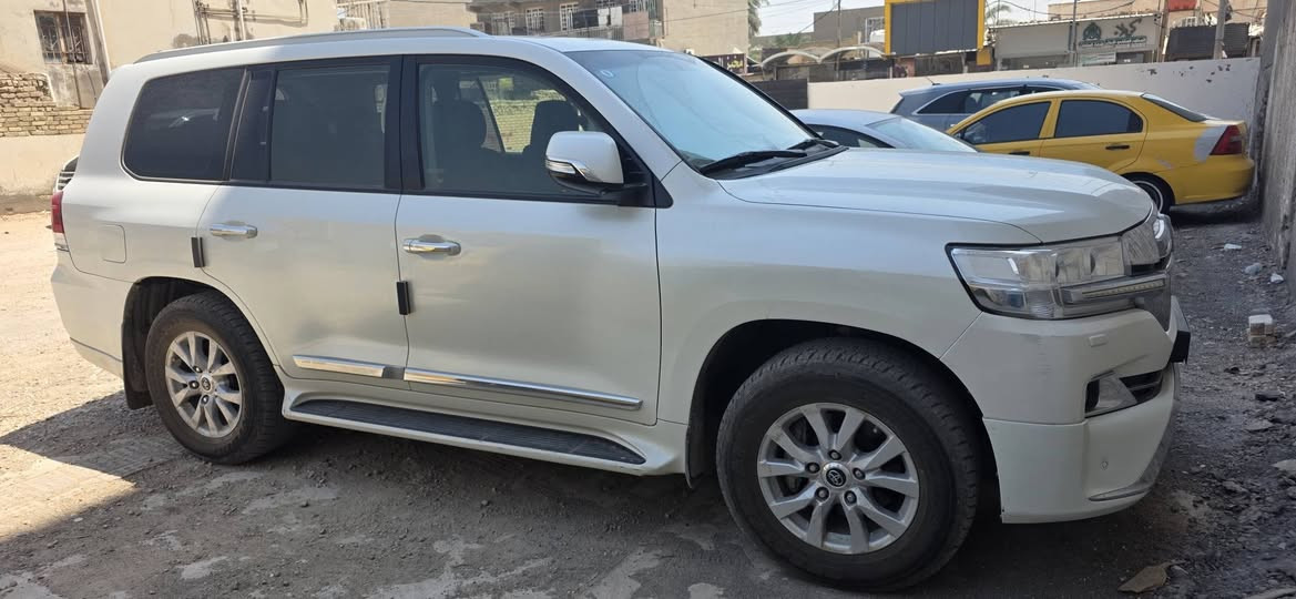 لاندكروز 2018  بغداد ( بريم ) لون أبيض 
نظيف جداً كفالة عامة .. 
بلادية السيارة .. 
للأستفسار عن السعر وتفاصيل اكثر الأتصال على الرقم 
***********
المكان الديوانية .. ديوانية, القادسية
