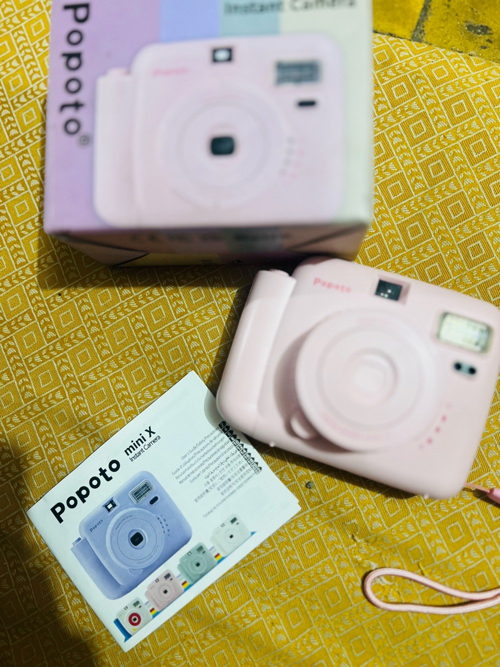 اسم الكاميرا هو Popoto Mini X Instant Camera 📸،
كاميرا صغيرة وكيوت، مثالية للصور والذكريات والمناسبات 💕
✨ تطبع الصور بشكل فوري
✨ تصميم أنيق وحجم عملي
✨ سهلة الاستخدام ومناسبة للهدايا
✨ تأتي مع علبتها الأصلية وكتيب التعليمات

📦 الحالة: جديدة/نظيفة جدًا
💰 السعر: [60,000]
📍 المكان: [ بغداد/الحريه/الدور]

للمهتمين والاستفسار راسلوني خاص 💌