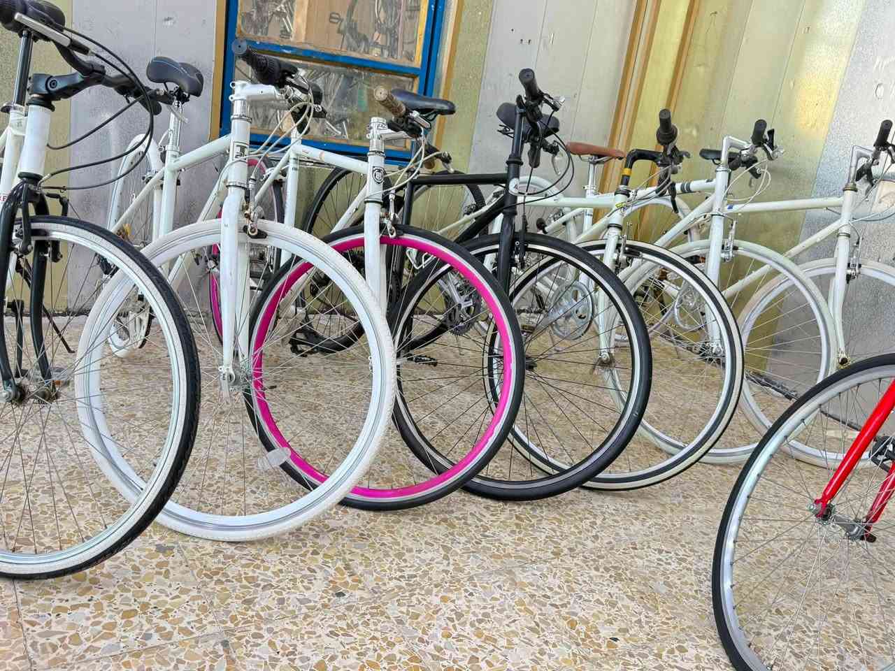 السلام عليكم ورحمة الله وبركاته
مجموعه دراجات هوائيه C700 امتياز واستيراد اليابان حصراً 
نضافه 75–90%
  العدد ٢٢ قطعه كامل وجاهز مصلح ومغسول 
خالي من اي عطل او خلل 
ينباعن جمله فقط شلعه وحده بدون احراج 
…
تفاصيل اكثر يرجى التواصل عبر الماسنجر او واتساب 
***********
العنوان كربلاء قضاء طويريج شارع الطبر قرب مجسر الحولي
