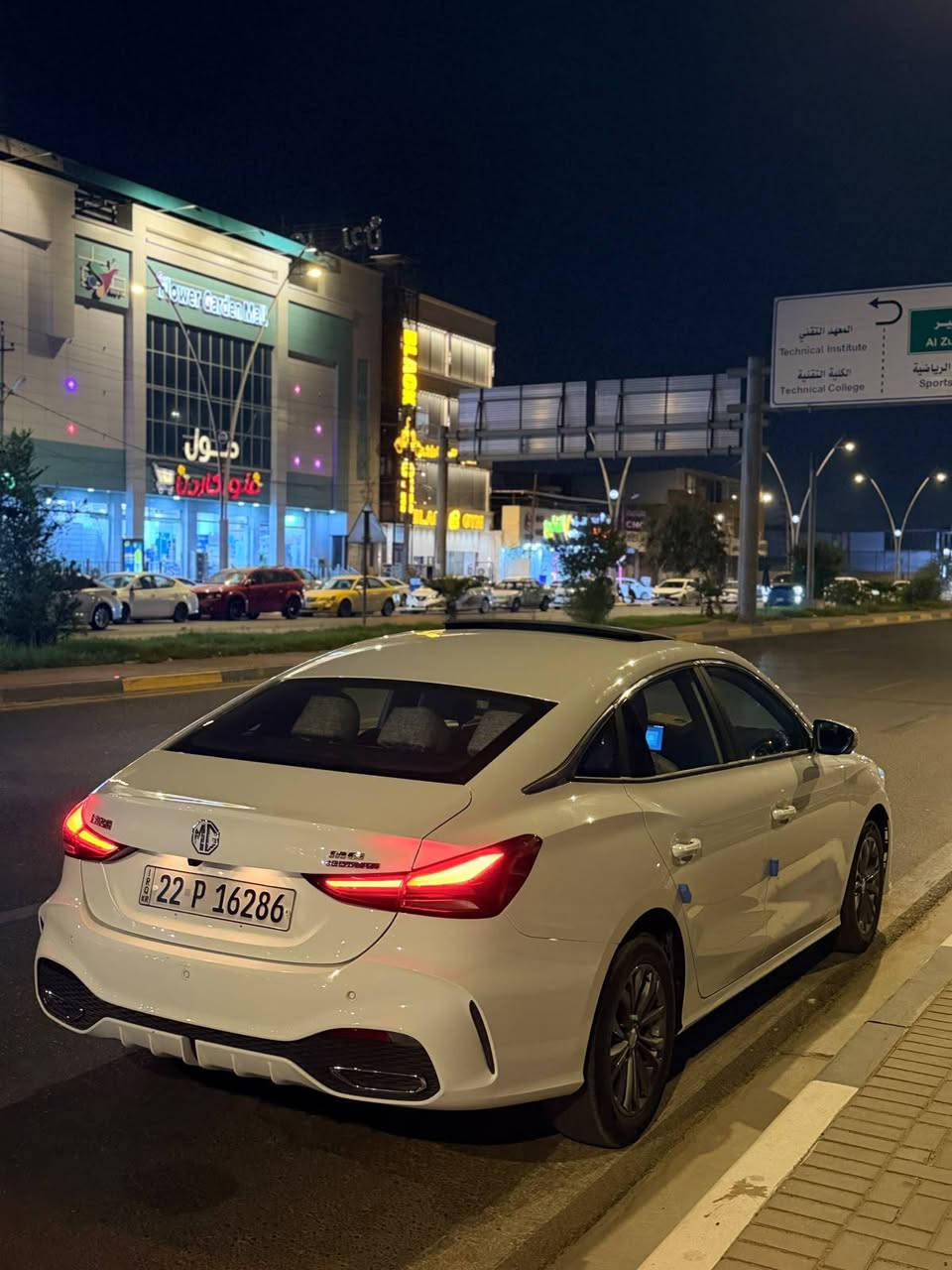 سلام عليكم امجي 5
سيارة.  MG GT5
ماشيه 26 الف 
بسم شركه وكاله تحويل 
مواصفات فول 
بدون صبغ كفاله عامه 
ابواب بصمة
تشغيل بصمة
مراية شفت + اشير بالمري
تبريد شرط ثلج + مركزي 
محرك + كير على وضع شركة
كراسي جلد فاخر 
لون سيارة ابيض ثلجي 
كاميرات محيطية 360 درجة
فتح سقف سلايد 
محرك 15.0 تنفس طبيعي 
فتح ابواب مركزي 
اضواء ابيض عدسة LED مع تحكم عالي + ناصي 
سيارة فول كماليات
الاتصال ***********
العنوان البصره المعقل
