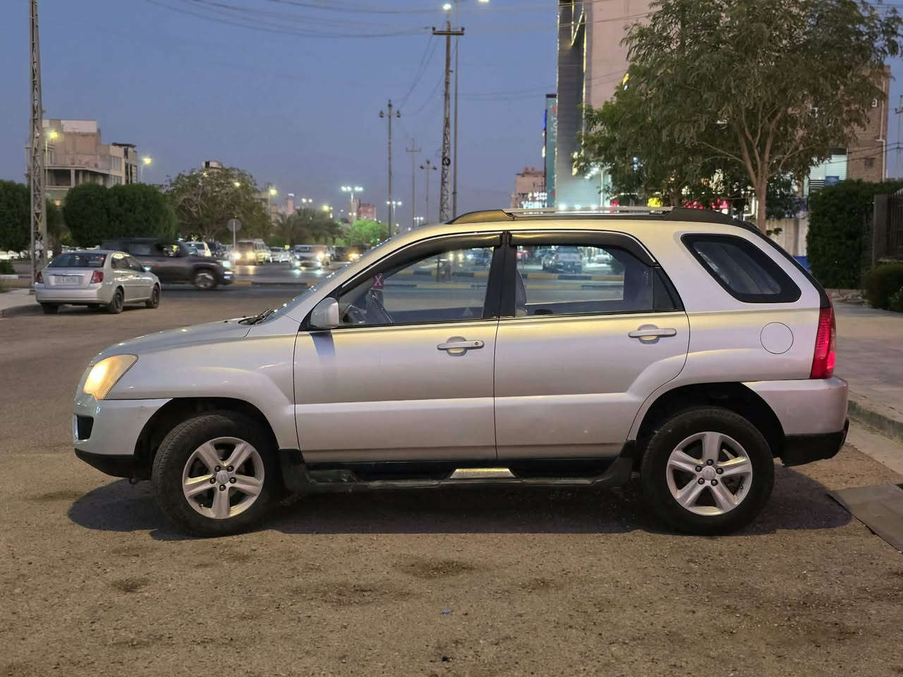 (للبيع او مراوس بسعر سيارة اقل)
(السيارة موجودة في كربلاء) 
......................................................

 سبورتج موديل ٢٠١٠ /اللون رصاصي /خليجي/دواخل بيجي/ رقم واسط انگليزي(الرقم متكون من ٤ أرقام) /محرك ٢٠٠٠ دوش /مصبوغة حزام من أثر جراد/كهربائيات شغالة/ كير أوتو /محرك وحدادية خير من الله / أرضية جلد/دوشمة جديدة/بيهه ضربة بالجاملغ الأيمن(اللغد ماواصله للشاصي)/ دسكات امامية/بنزات خلفية/داخله هزة شهر الخامس ٢٠٢٦/السنوية ساقطة ٢٠٢٦/٦/٢٧ /السيارة بأسمي.

السعر (١١٠) وان شاءالله بيهه مجال للشراي وأي استفسار على الواتساب والاتصال على الرقم  (***********)

صور مع السونار
