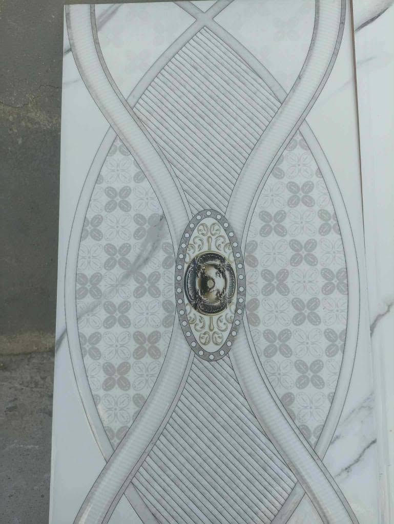 سيراميك  جديد للبيع ٧٥ متر السعر ٤٠٠ وبي مجال شراي اتصل عل رقم *********** موصل, نينوى
