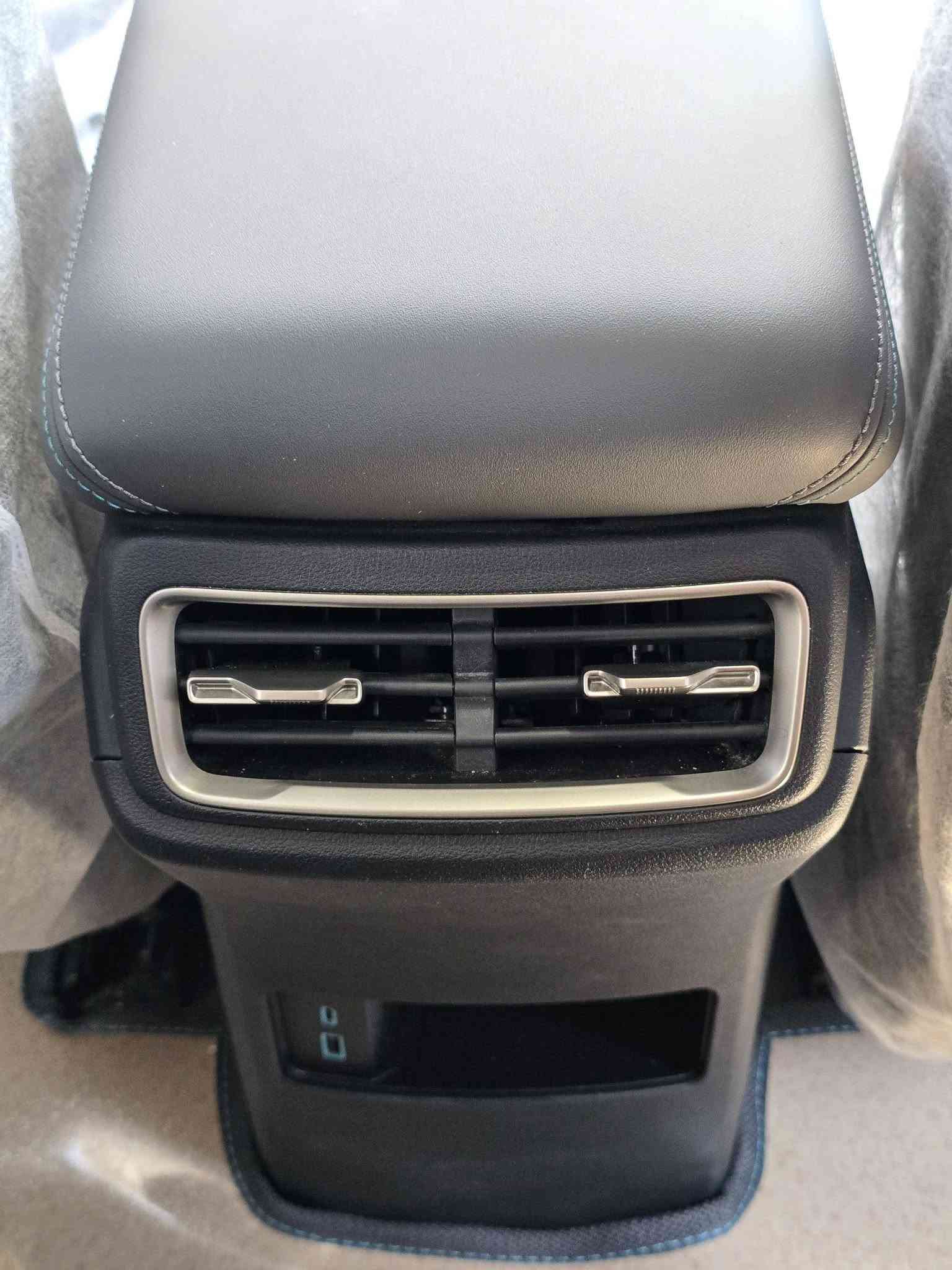 سلام عليكم
BYD QL 2025
المواصفات
2100 KM شحن وبانزين
بطاريه كبيره 120 KM بلشحنه الوحده
+شحن بطيء+ سريع تحديد مسار اوتو هود
 داش كام 5 كامرات محيطيه تصوير وتسجيل 24 ساعه
 بنوراما 8 حساسات قفل سرعه كشن كهرباء شاشه دواره برامج شاشه كامله استخدام شخصي اخذته زيره على ايدي مفول 3 مرات كفاله عامه  مرقم بغداد الموقع بغداد السعر 26 مليون والشراي يشلع عيوني للاستفسار *********** بي وتساب
