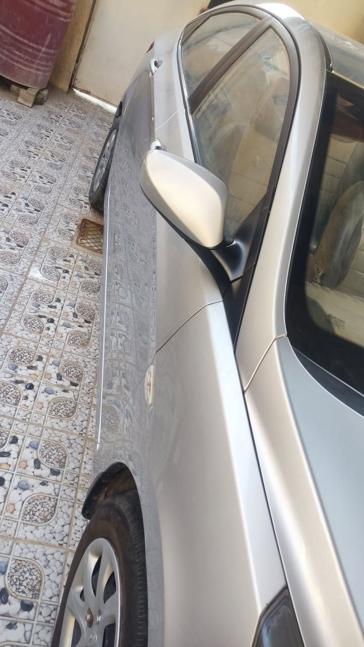 سياره اكسنت خليجي موديل13 ماشيه 257 كيلو متر  تبريد منظومه كامله جديده رايدلها ترتيبات حداديه بيها بارد جاملخ امامي والخلفي محرك 1600 باسمي سنويه 28 تسقط الرقم    العنوان حله  شارع 80 مال كربلاء ***********  السعر 90 وبي مجال
