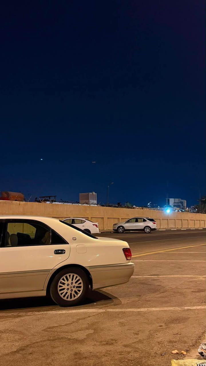السلام عليكم
تيوتا كراون مديل 2003 
رقم بصره خصوصي ب اسمي أصوليه 
السياره كفاله عامه حته الدعاميات 
كير مكينه كفاله حداديه جديده
السعر 145 وبيه مجال شي بصيط
رقم الهاتف *********** Singapore
