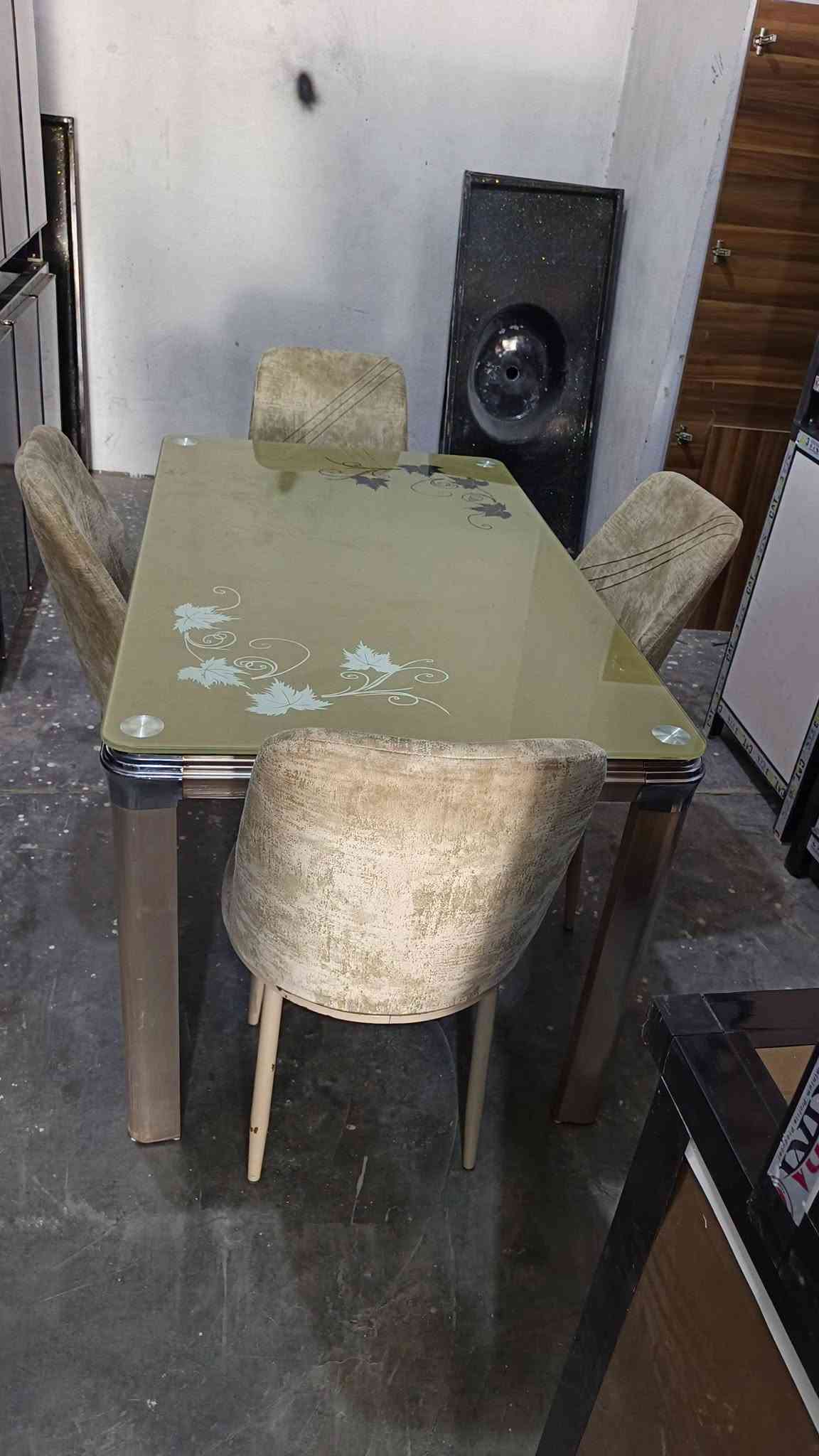 معرض الفرات للبيع جميع انواع الاثاث المنزلي واللاجهزه الكهربائيه المستخدم والجديدوبأنسب لاسعار مقابل دئره جنسيه القائم من جهه البرانيه بصف جسرالمشاه للاستفسارلاتصال برقم ***********متوفرواتس اب *********** يرجئ متابعه الصفحه
