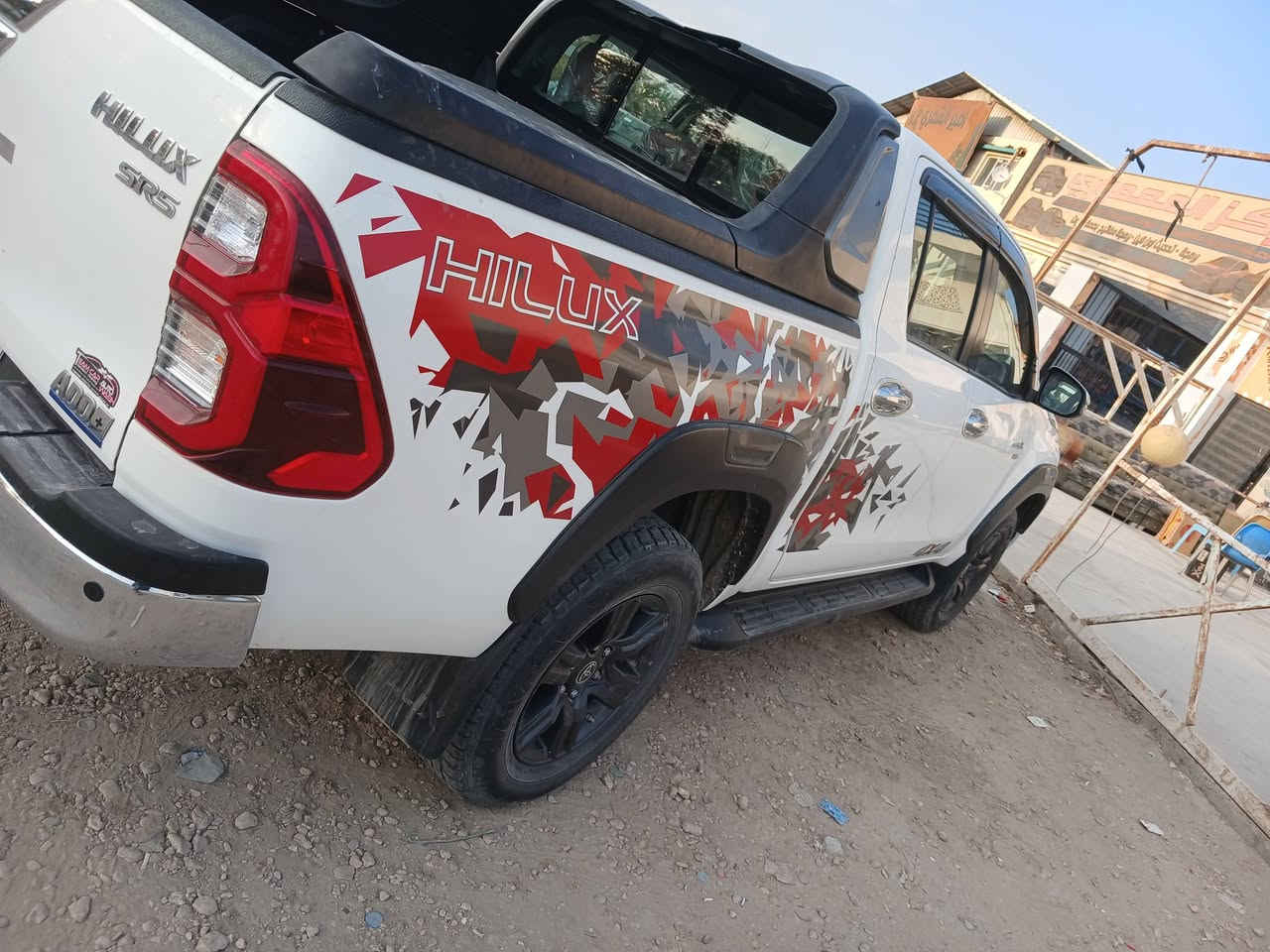 سلام عليكم هاي سياره كفاله عامه 
بيه شويه شخطه بل باب مال سايق وال وره سايق مثل ما واظحه بل صوره وبيه شويه نكاط مال حصو سياره مكانه بابل المسيب ***********
